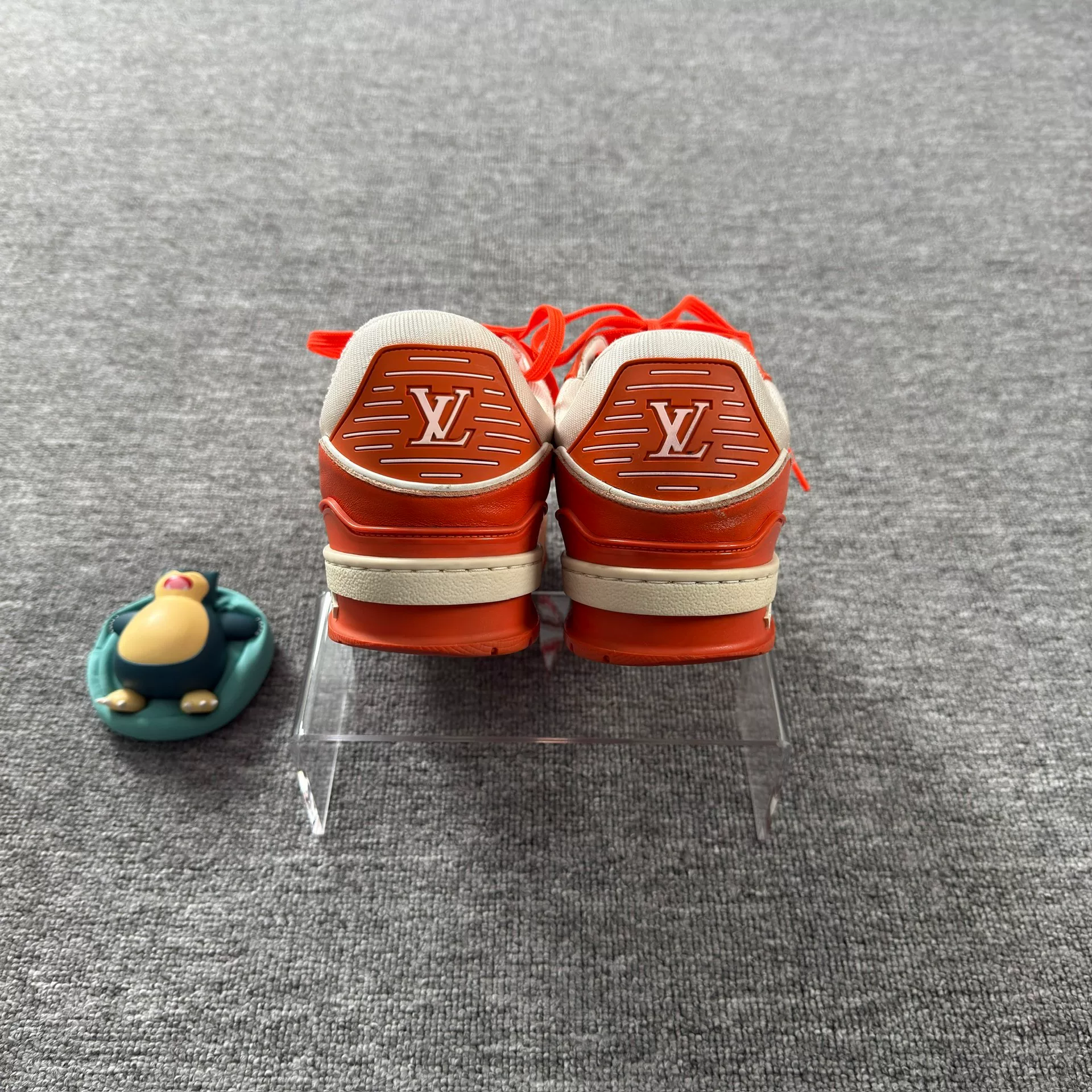 Louis Vuitton Trainer White Orange — detail