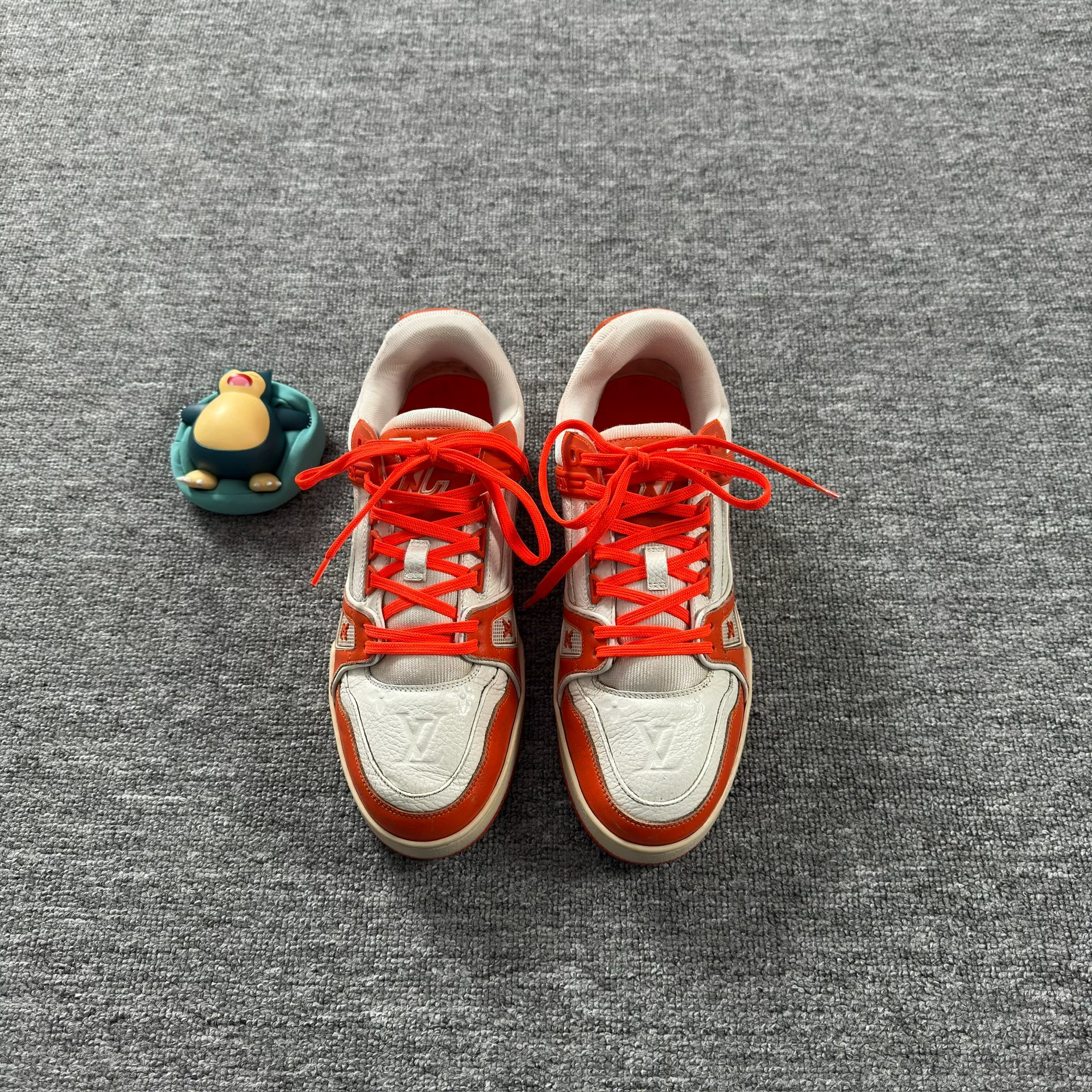 Louis Vuitton Trainer White Orange — front
