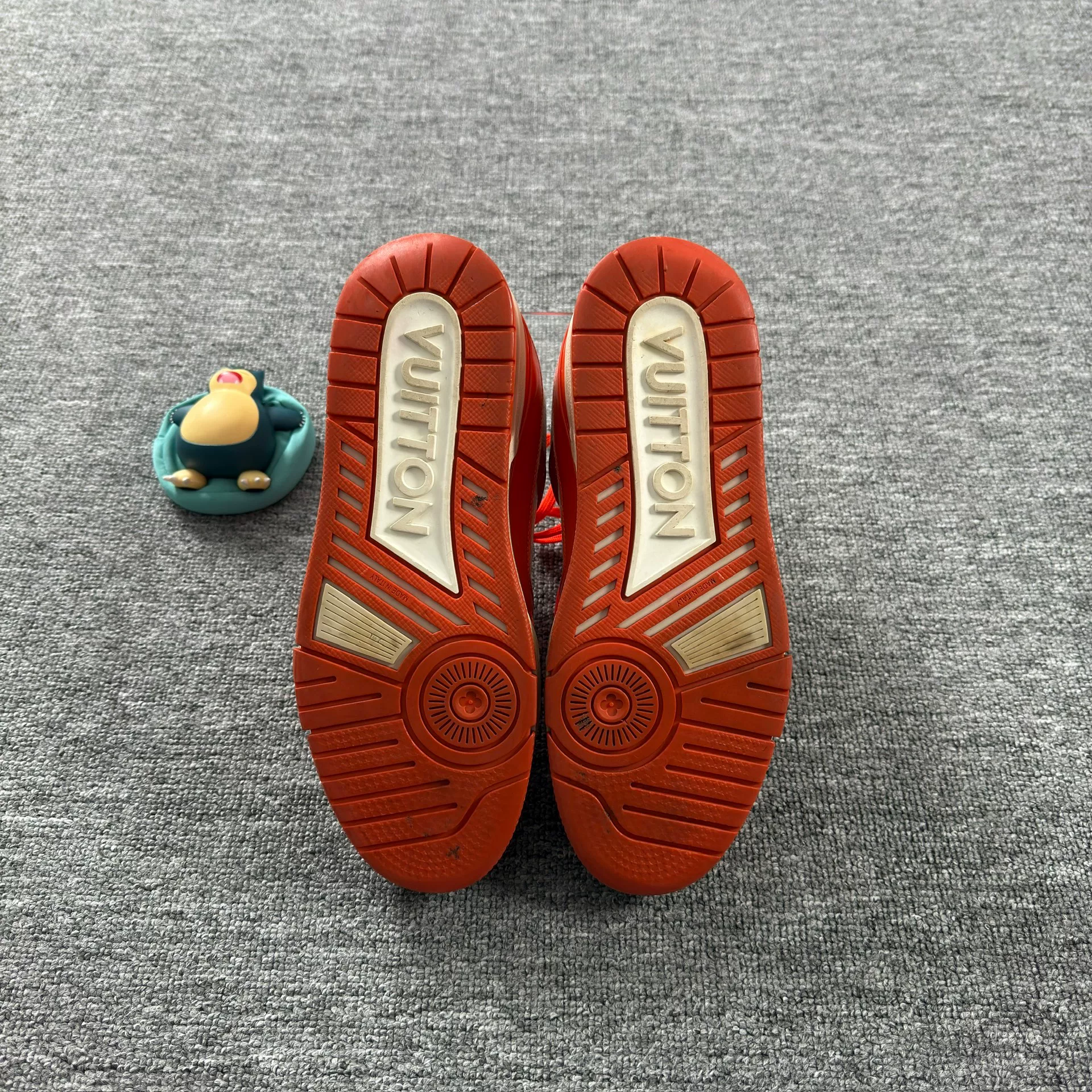 Louis Vuitton Trainer White Orange — back