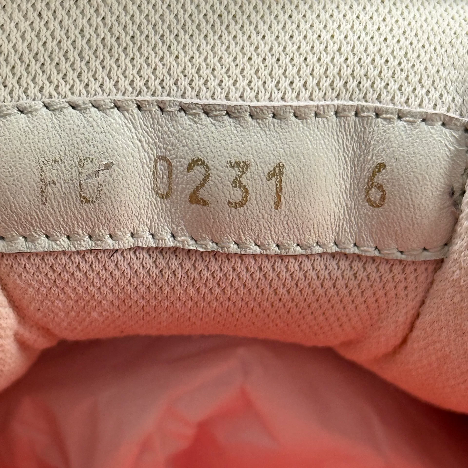 Louis Vuitton Trainer White Orange — label