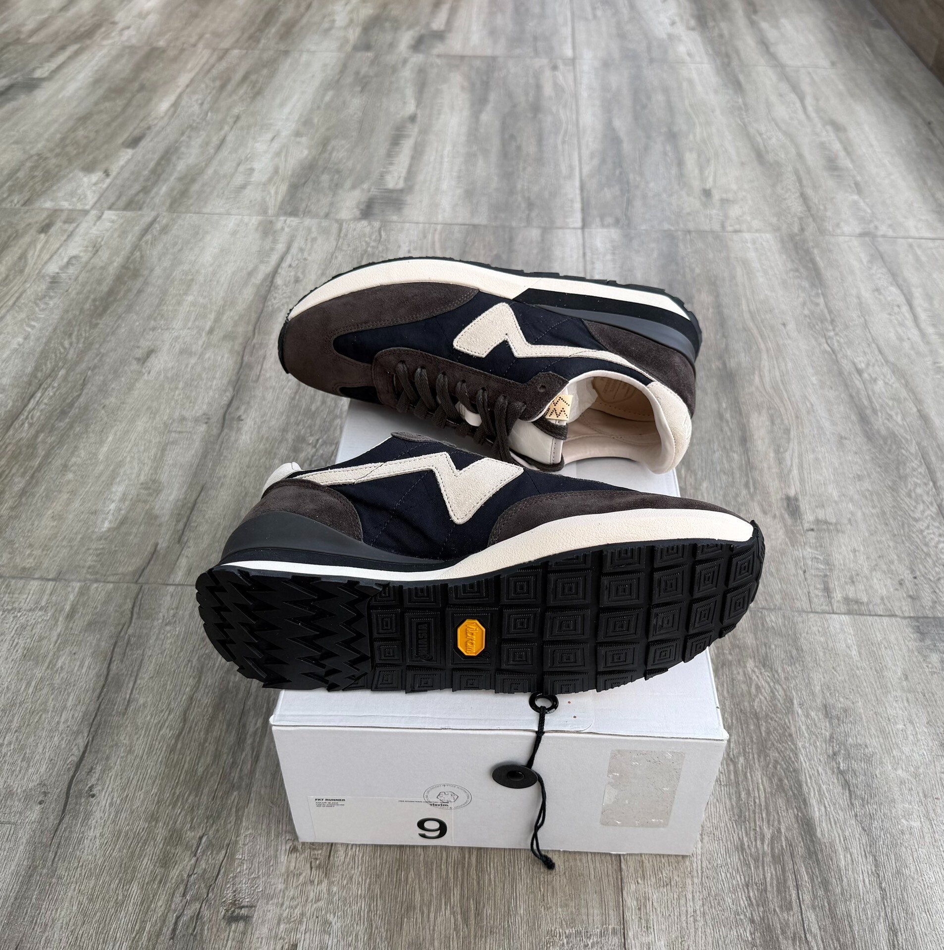 VISVIM FKT RUNNER — label