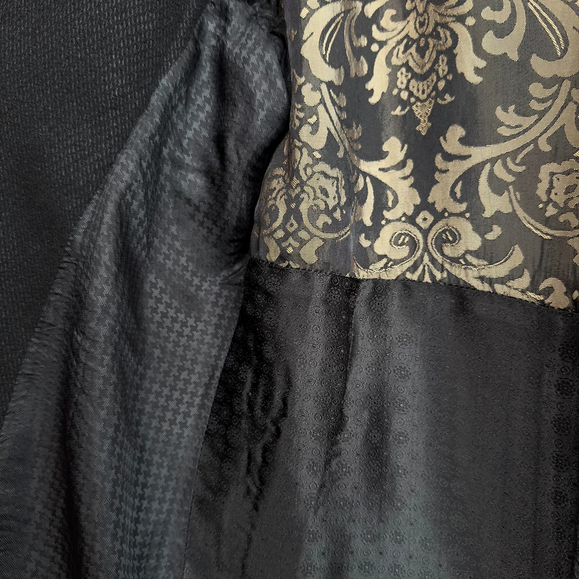 Geoffrey B.Small Collarless Limited Jacket — detail