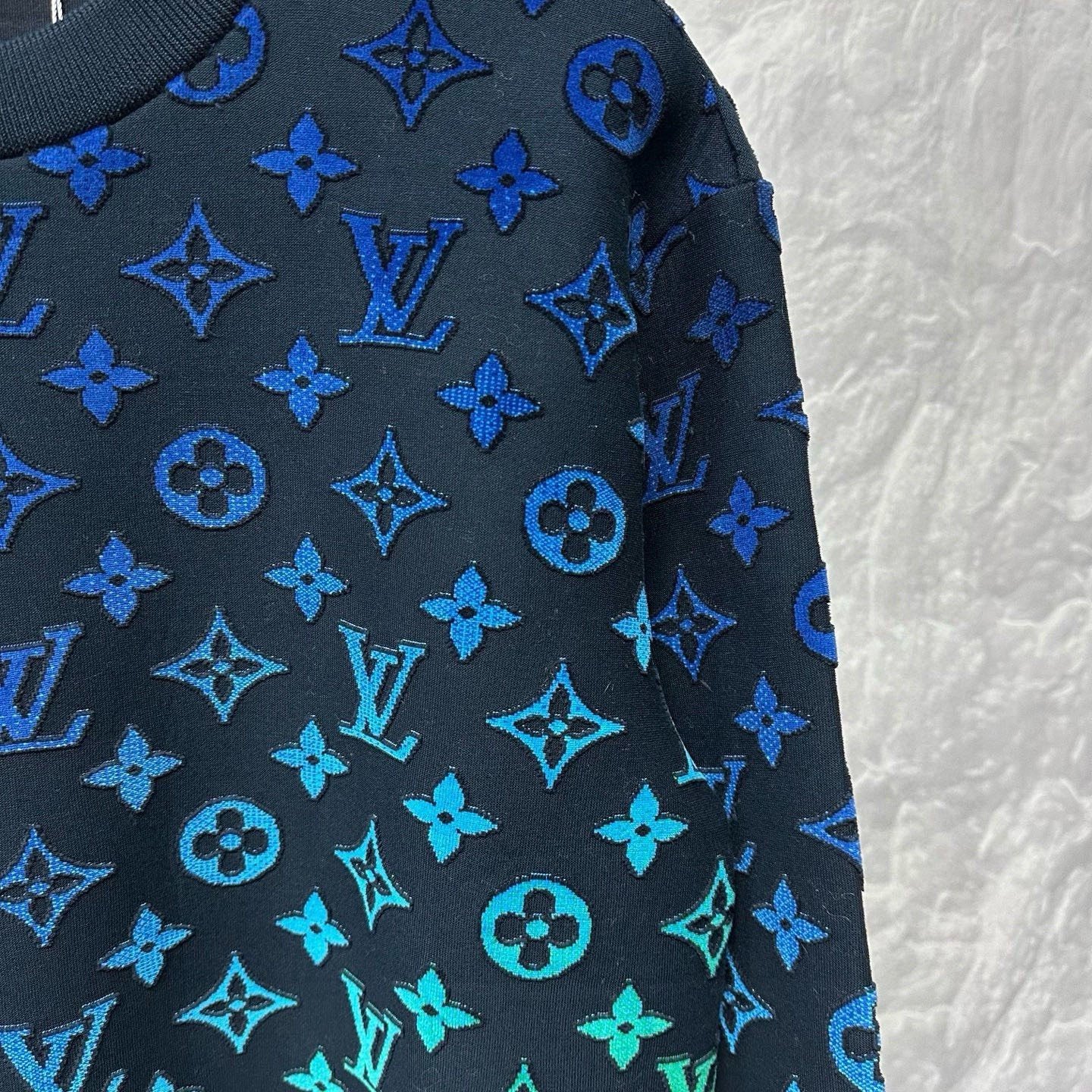 Louis Vuitton Gradient Flocking Print Sweatshirt — detail