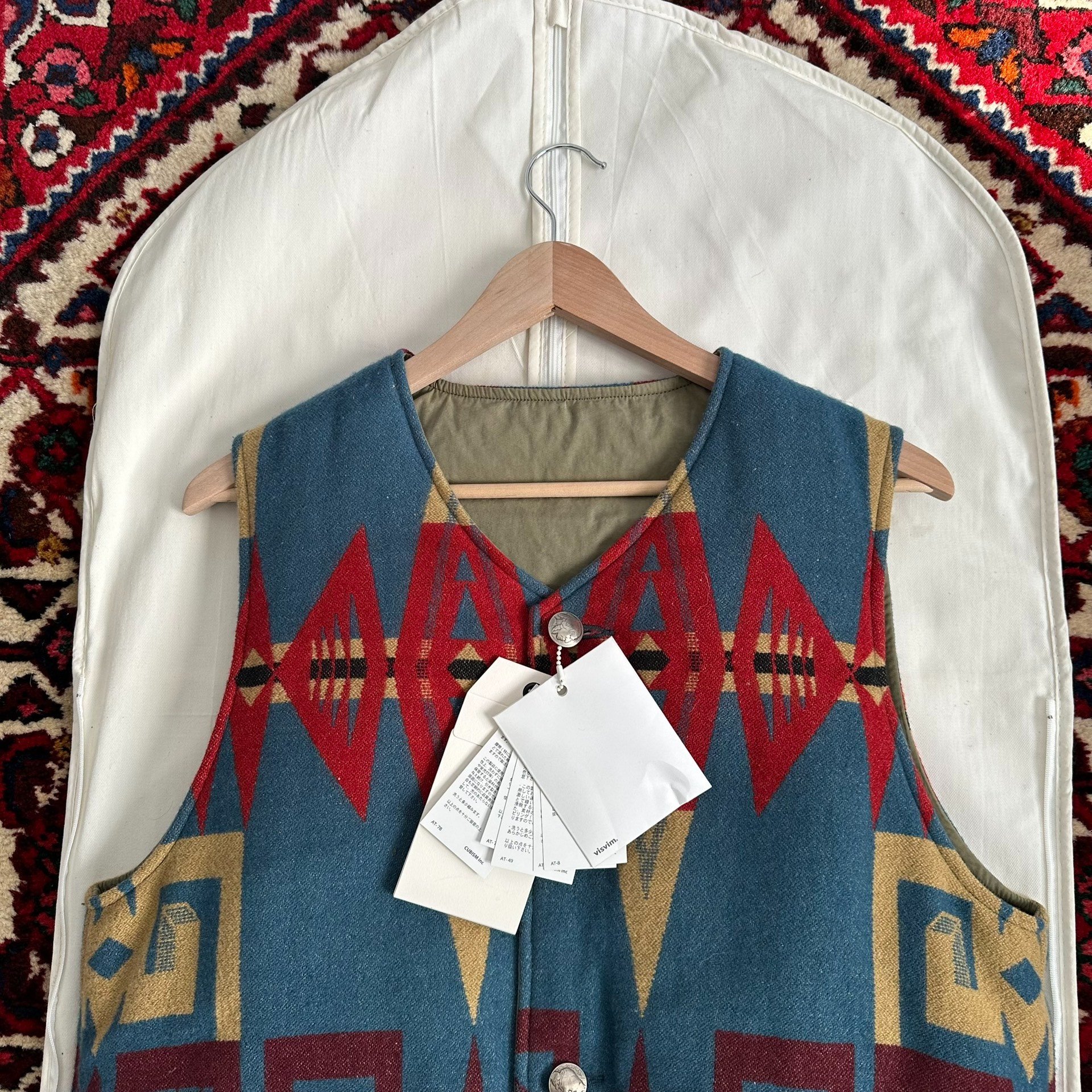 visvim 23AW KORA DOWN VEST — label