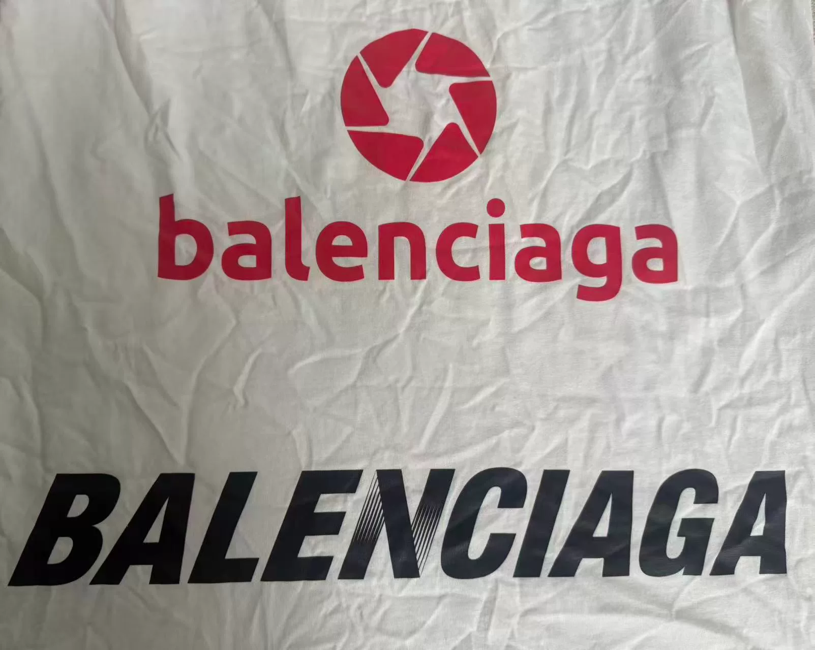 Balenciaga Logo Print Long-Sleeve T-Shirt — detail