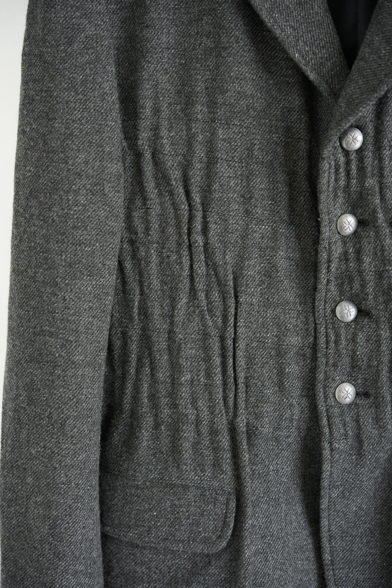 Yohji Yamamoto 05AW Pleated Silver Button Blazer — label