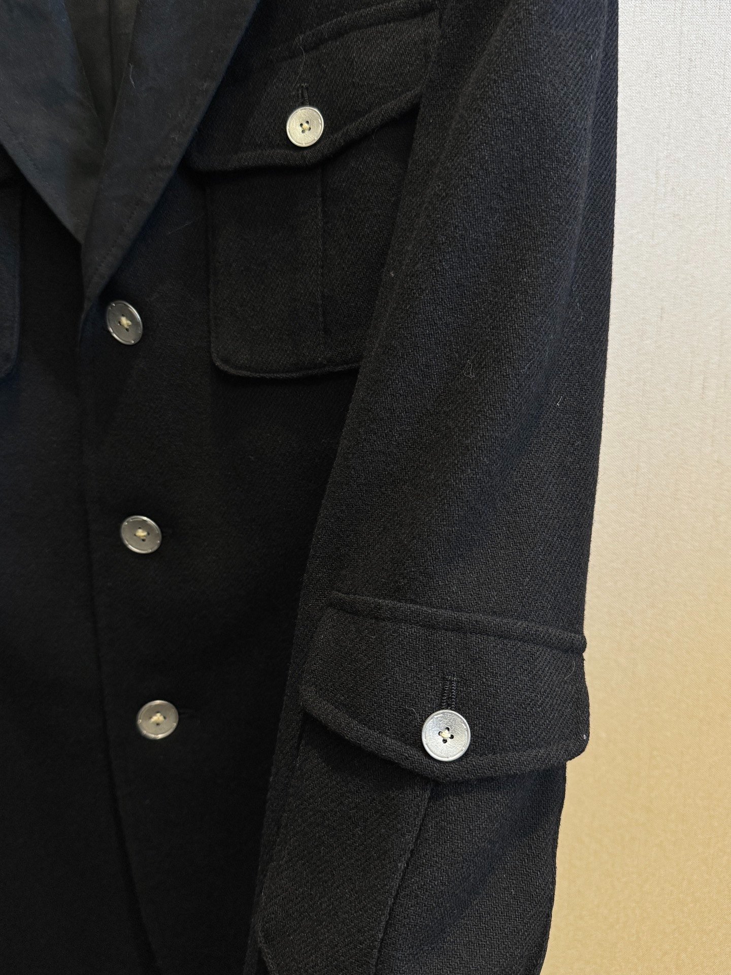 Yohji Yamamoto 05AW Silver Button Blazer — detail