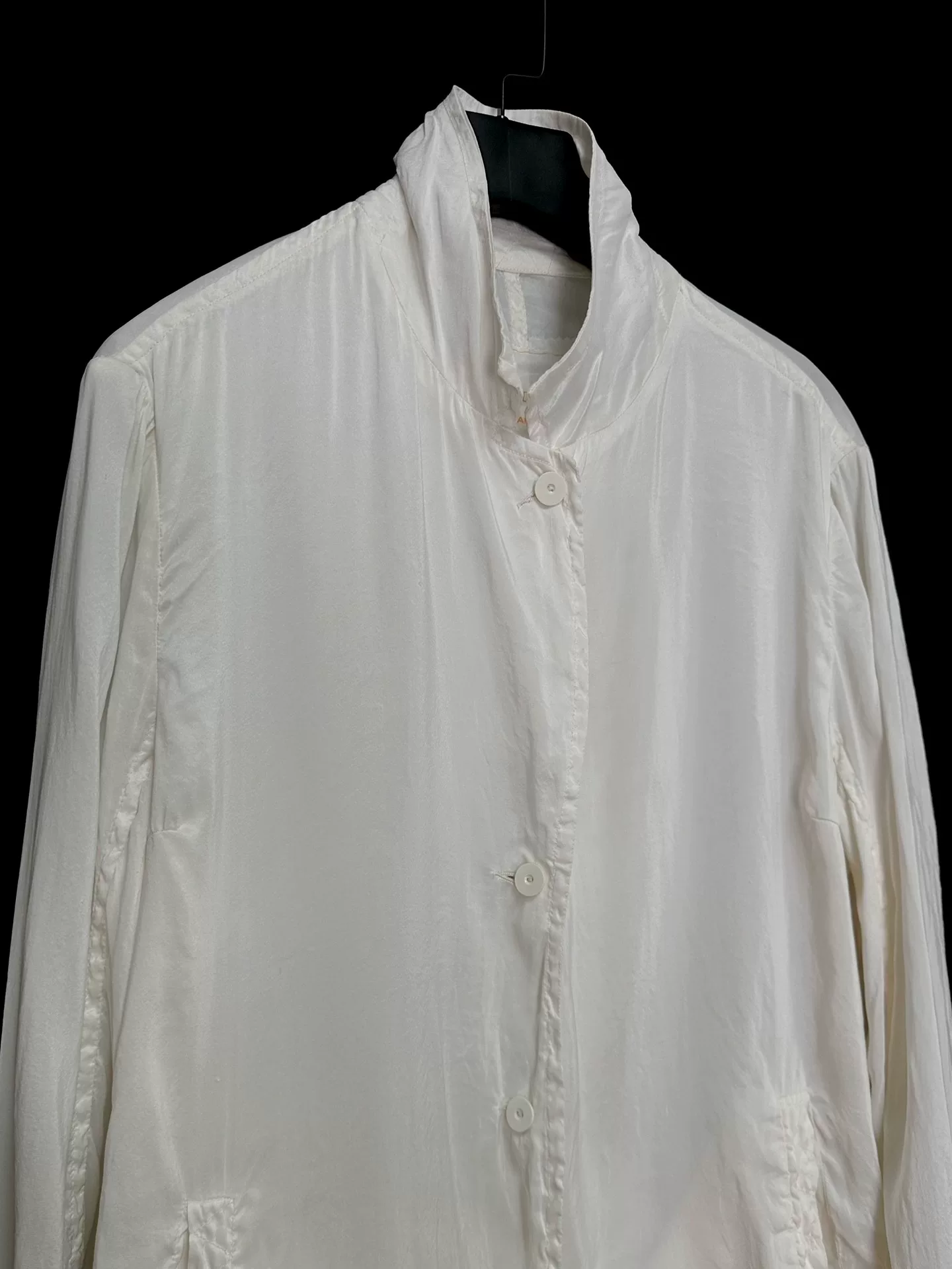 Chez VIDALENC Silk Milky White Coat — label