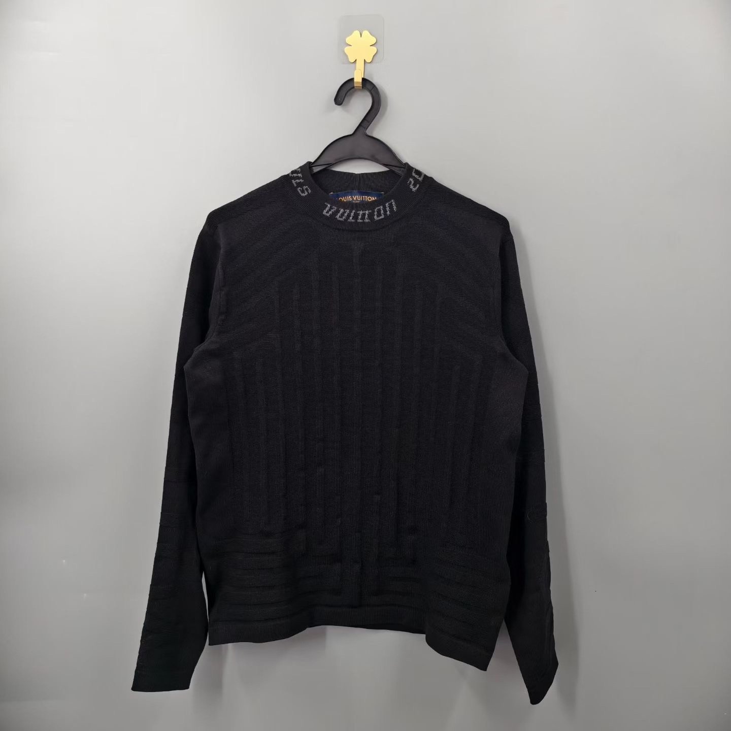 Louis Vuitton LV Collar Logo Embossed Knit