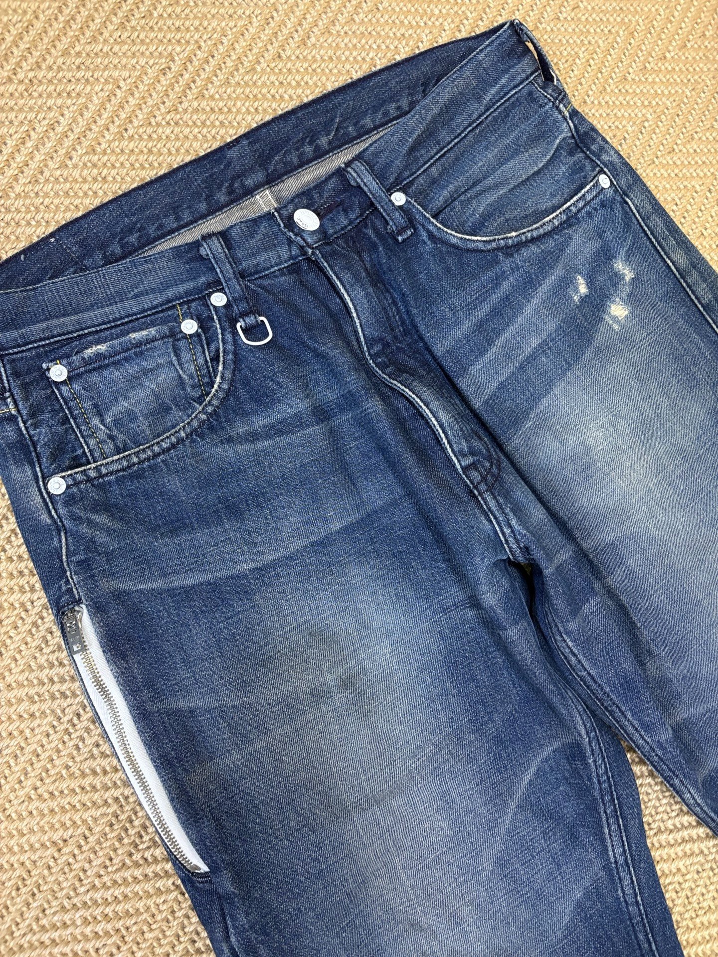 Levi's Fenom 207 White Button Washed Jeans — label