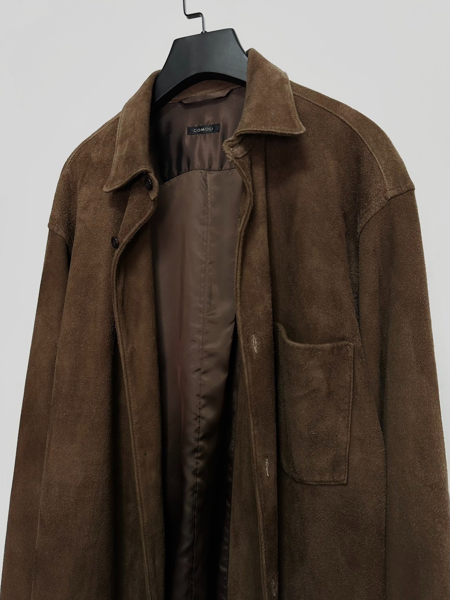 comoli Dark Brown Deerskin Shirt — label