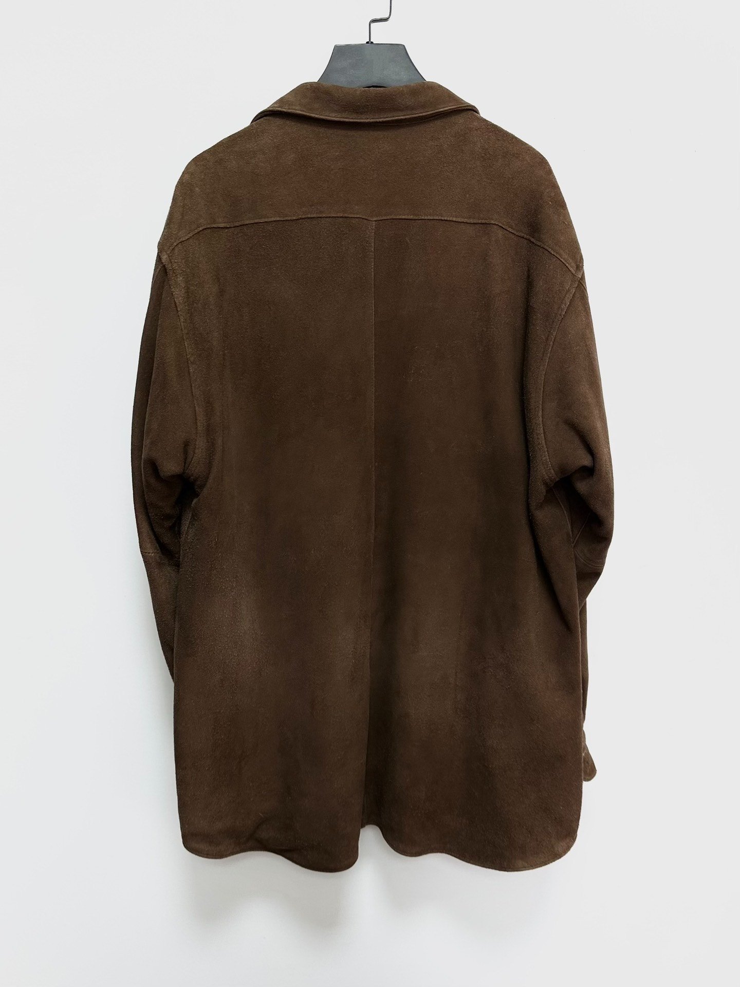 comoli Dark Brown Deerskin Shirt — detail