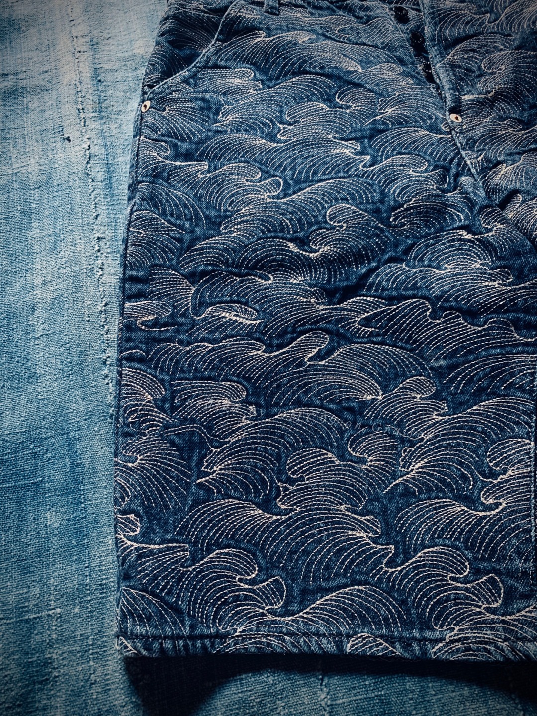 RMC Cloud Embroidery Denim Shorts — detail