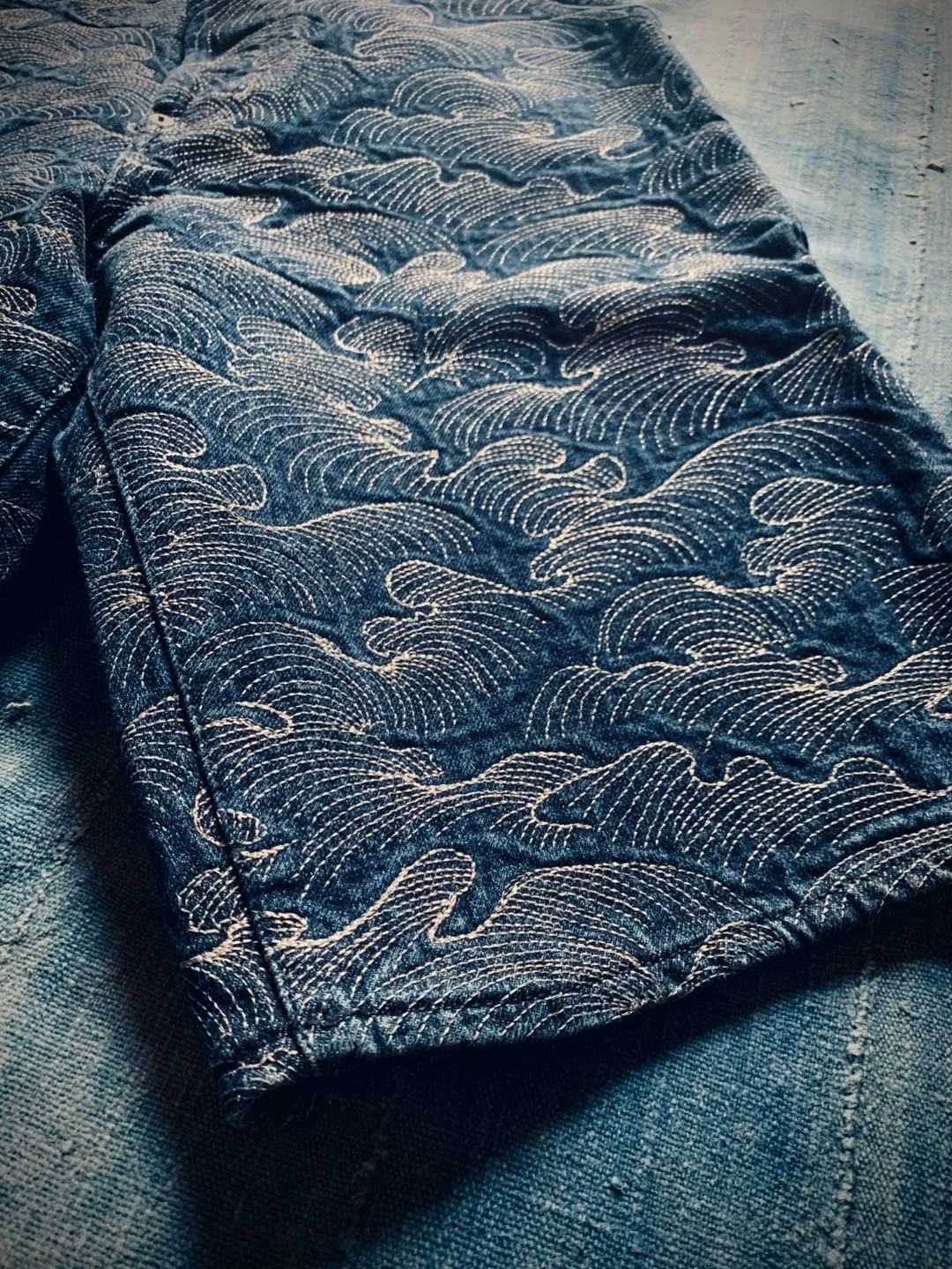 RMC Cloud Embroidery Denim Shorts — label