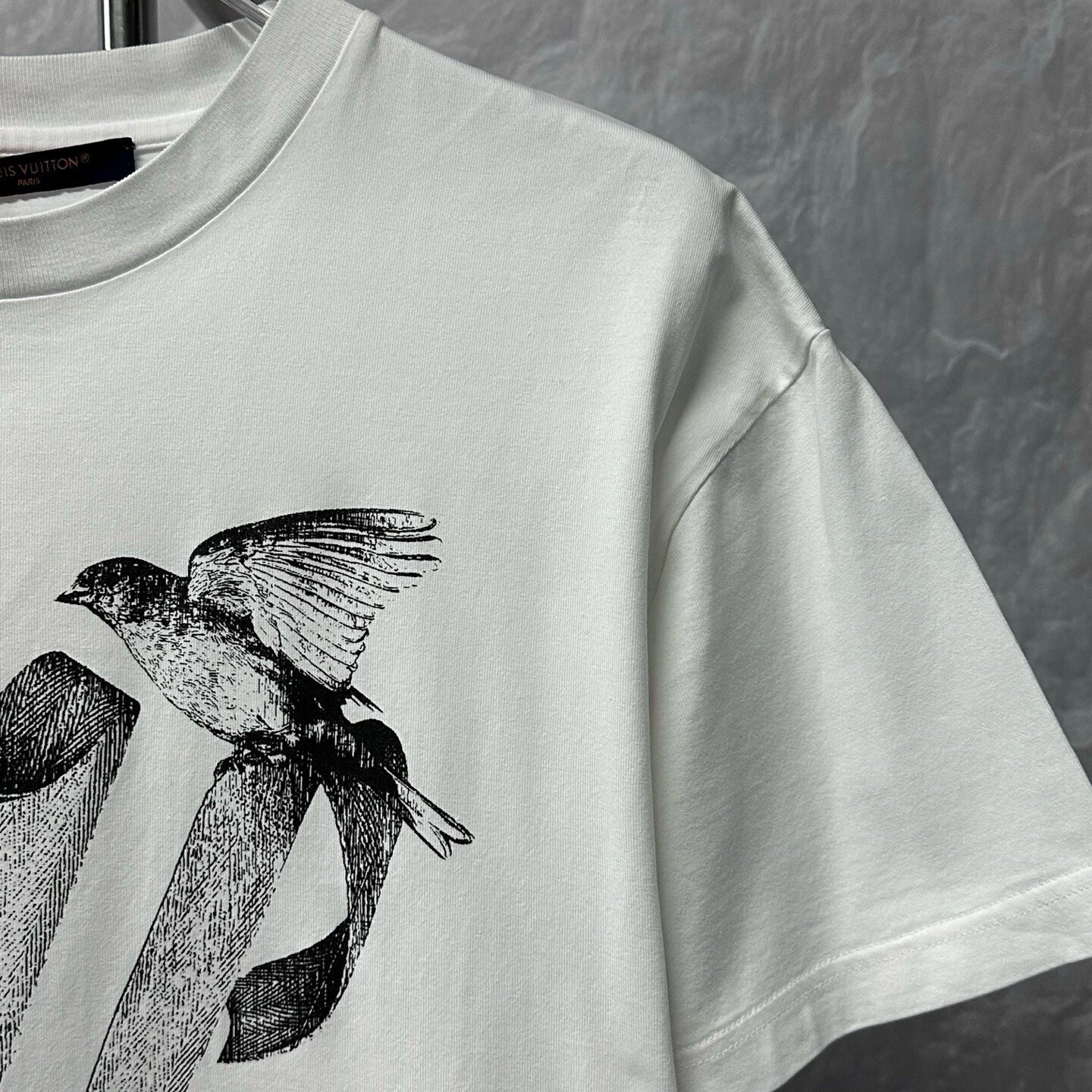 Louis Vuitton Pigeon Print Short Sleeve T-Shirt — detail