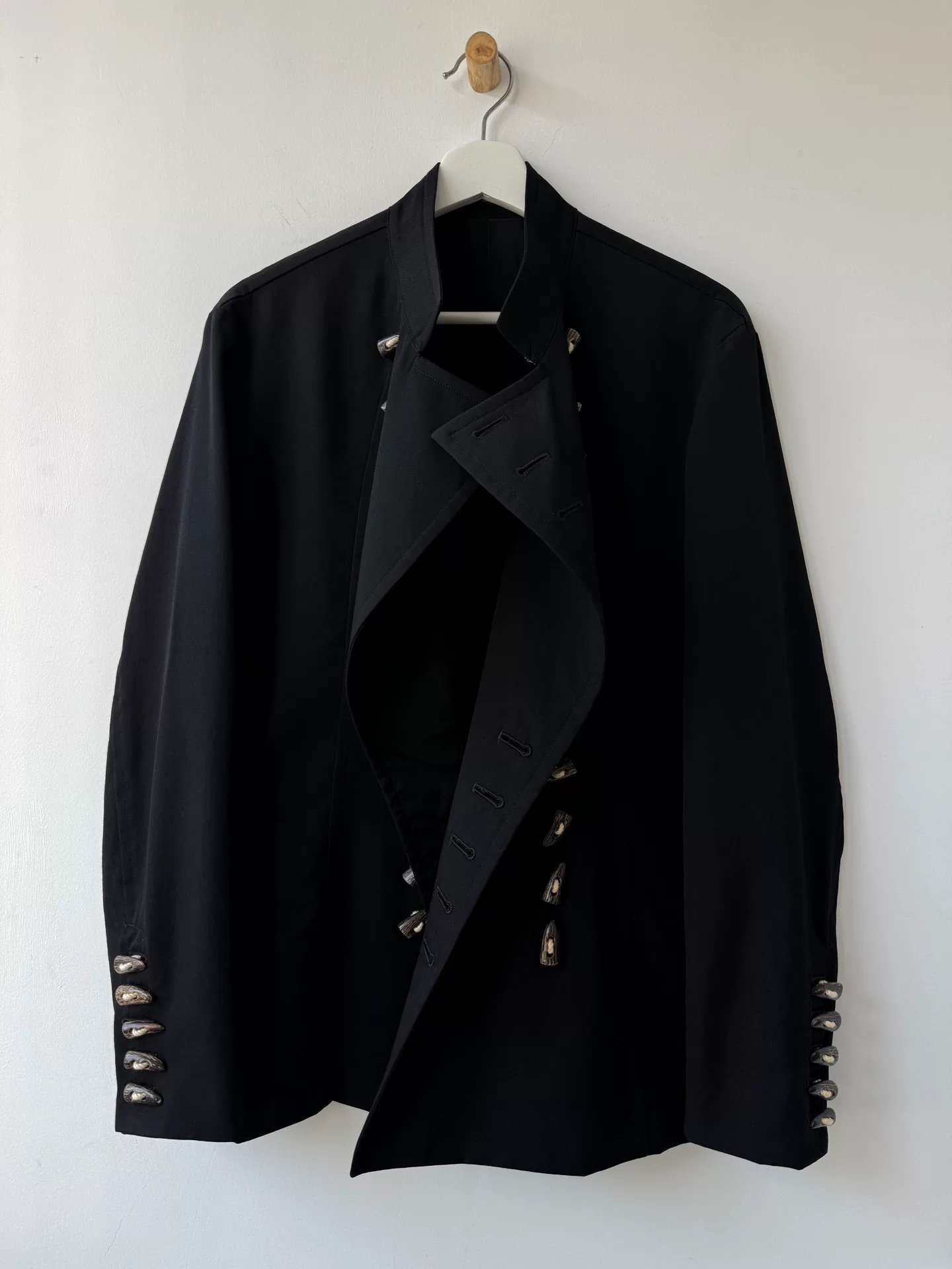Yohji Yamamoto 12AW Horn Button Blazer — front