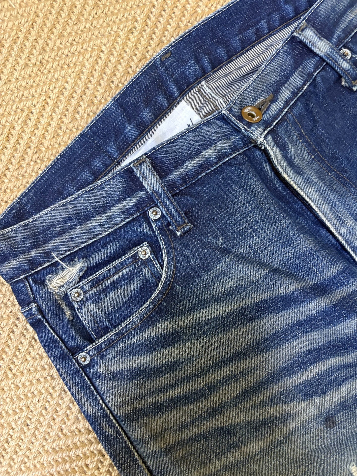Neighborhood 07 FLASH Washed Jeans — label