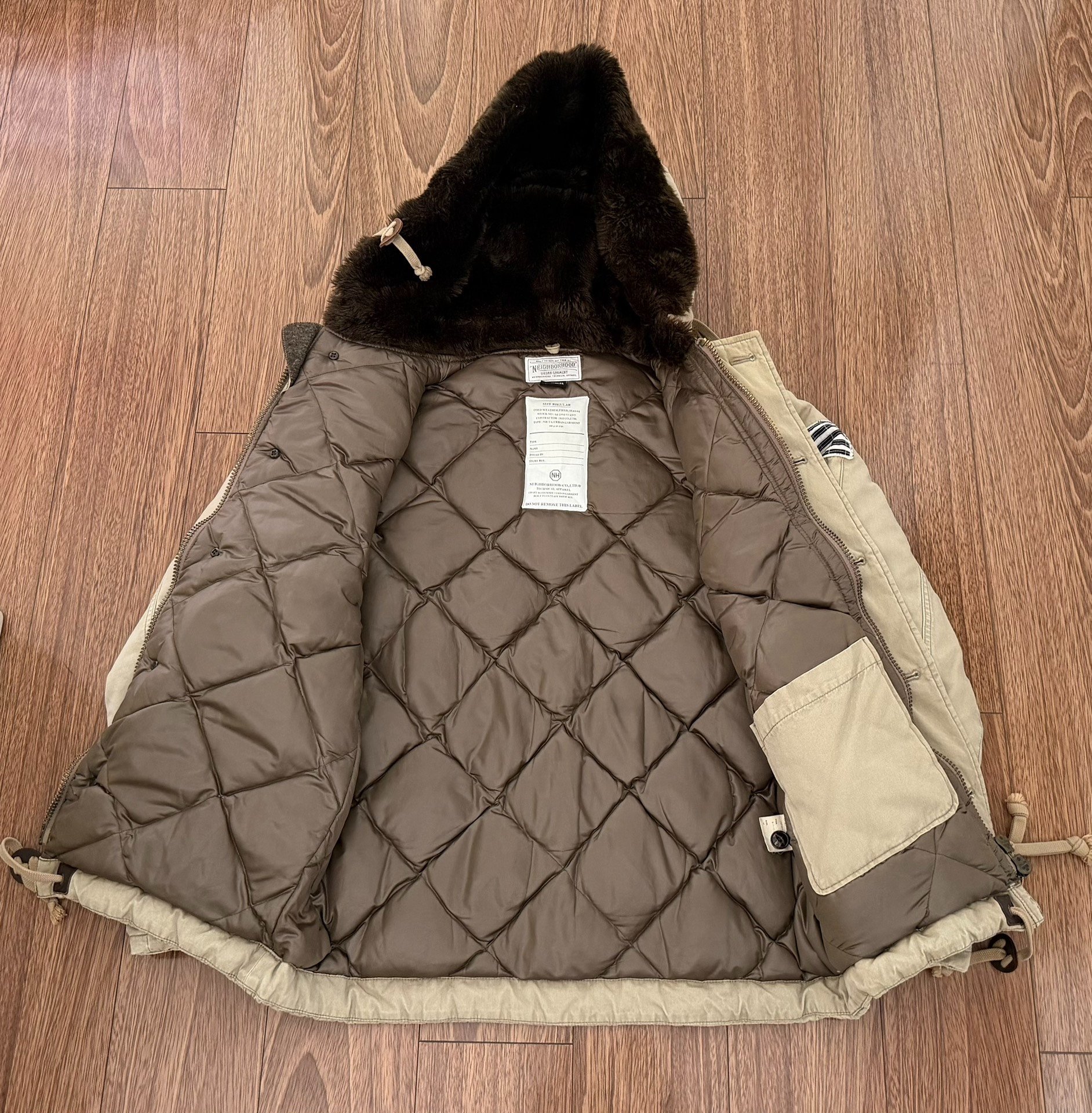 NEIGHBORHOOD B-11 C-JKT Military Down Jacket — detail