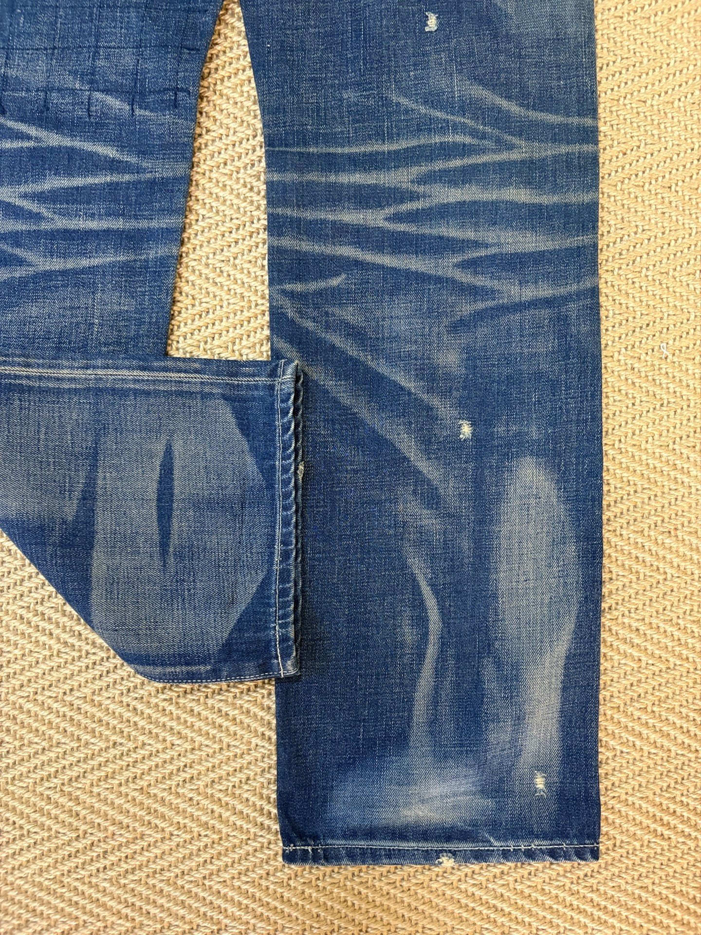 NEIGHBORHOOD 08EX Washed Distressed Jeans — label