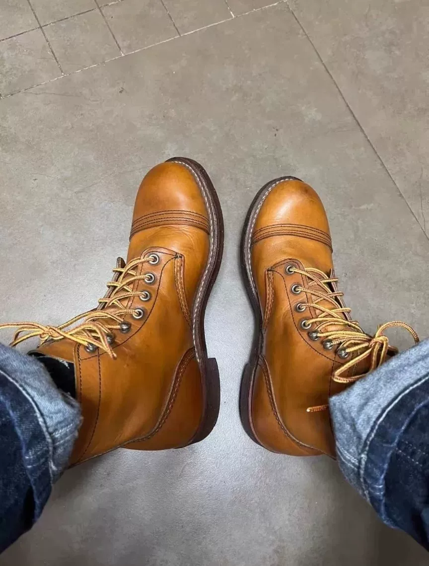 Red Wing 8112 Leather Work Boots — detail