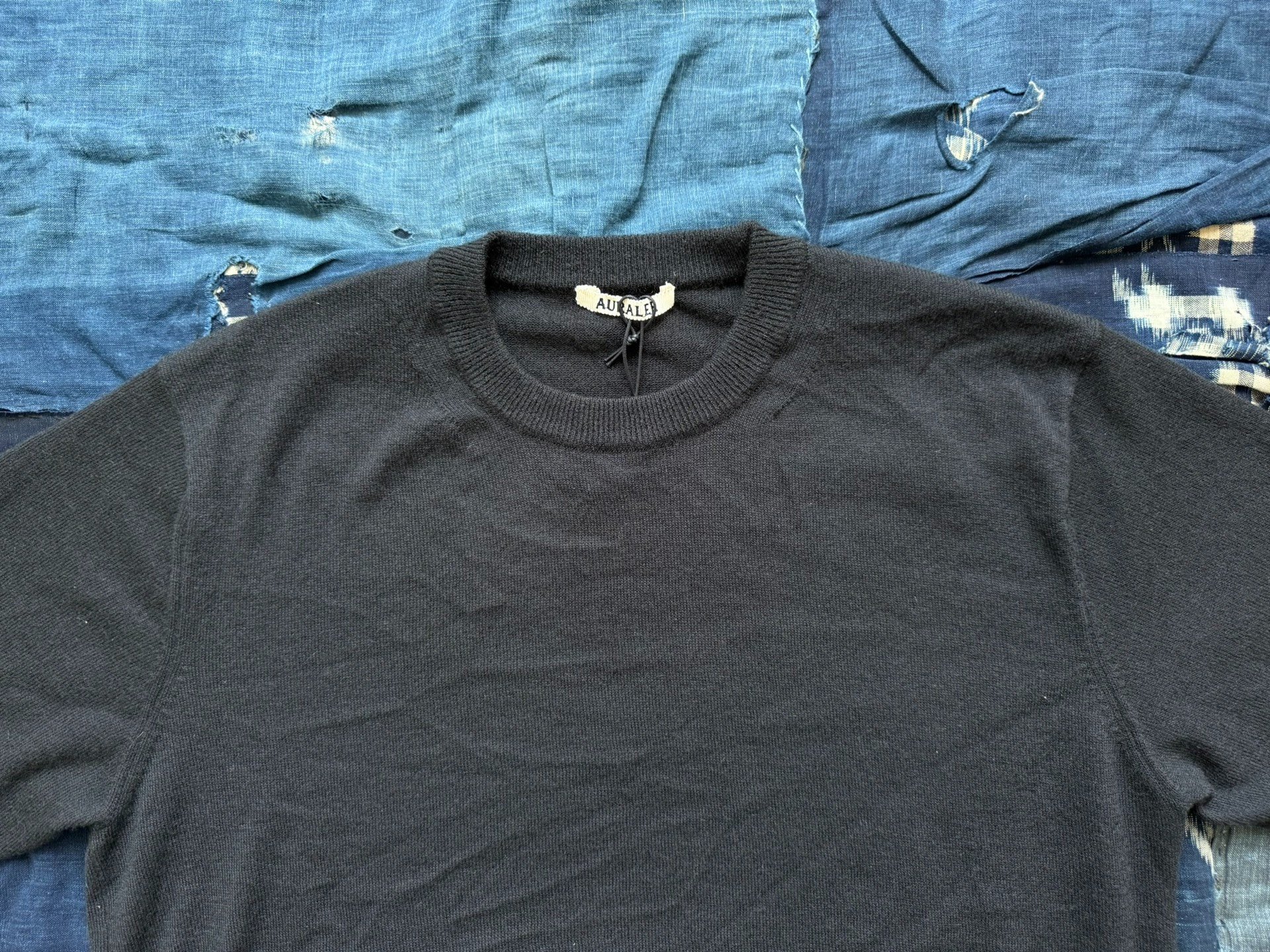 AURALEE 25SS HARD TWIST CASHMERE KNIT TEE — detail