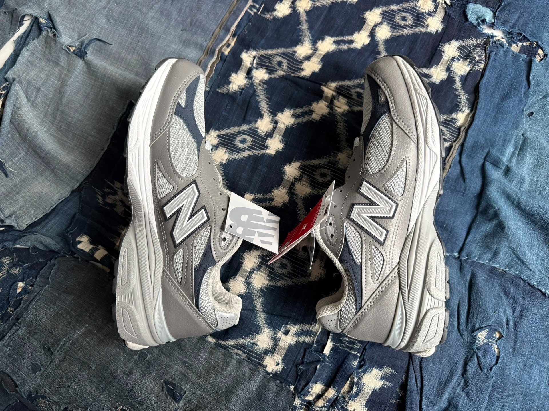 New Balance Men's M990GJ3 Running Shoes — label