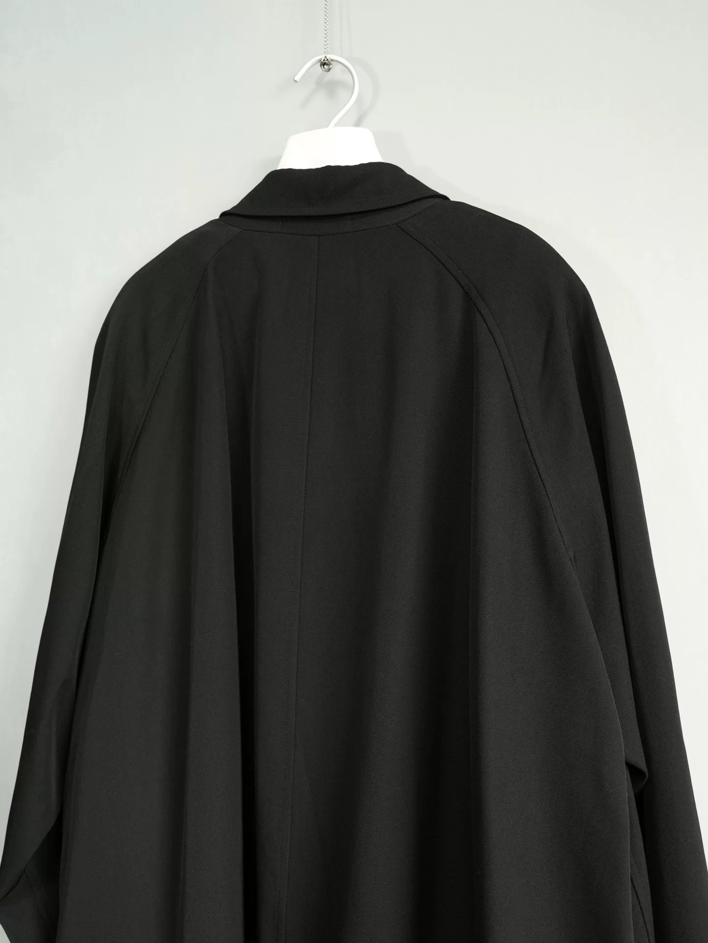 Yohji Yamamoto 90AW Detachable Drop Shoulder Coat — detail