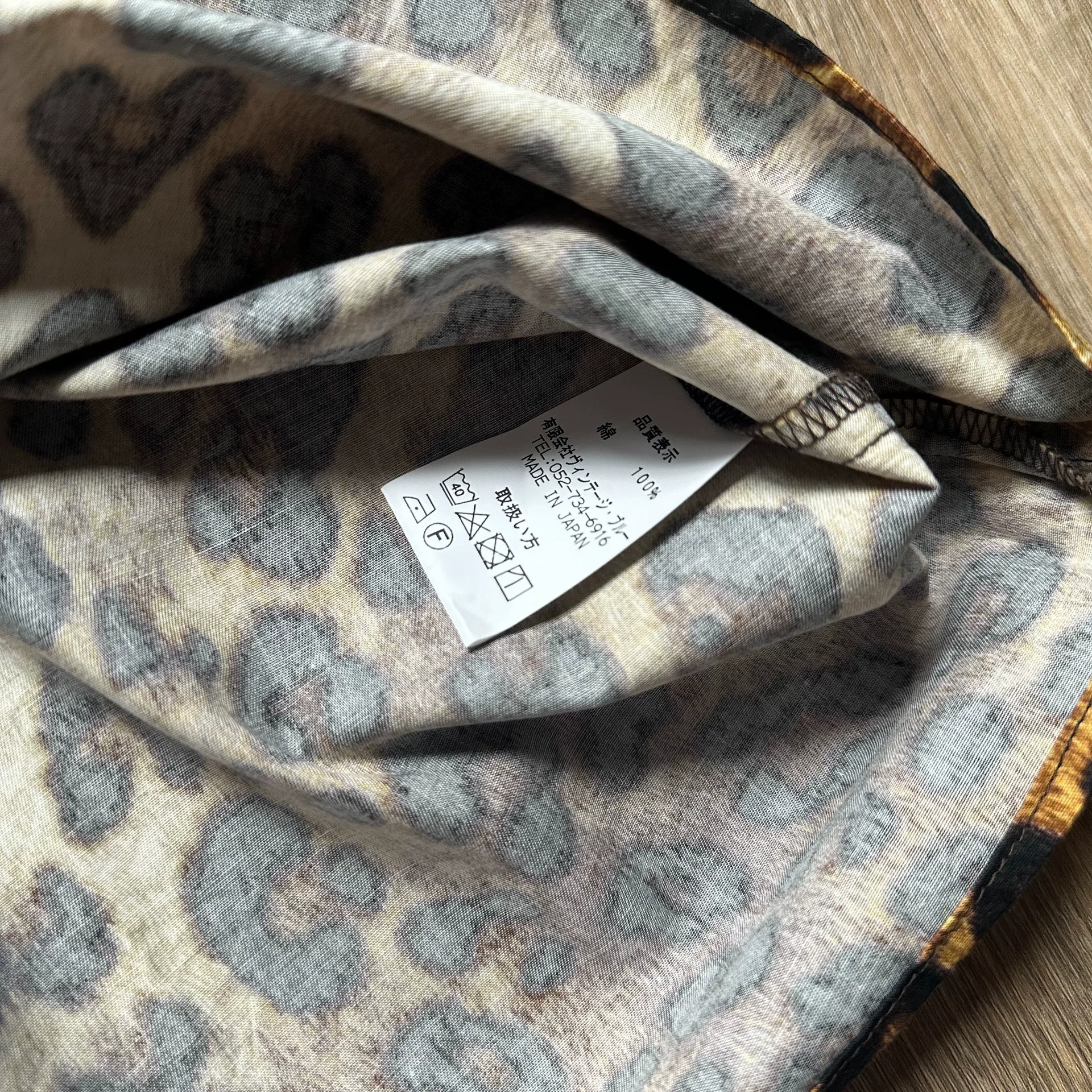 Black Sign Leopard Print 3/4 Sleeve — detail