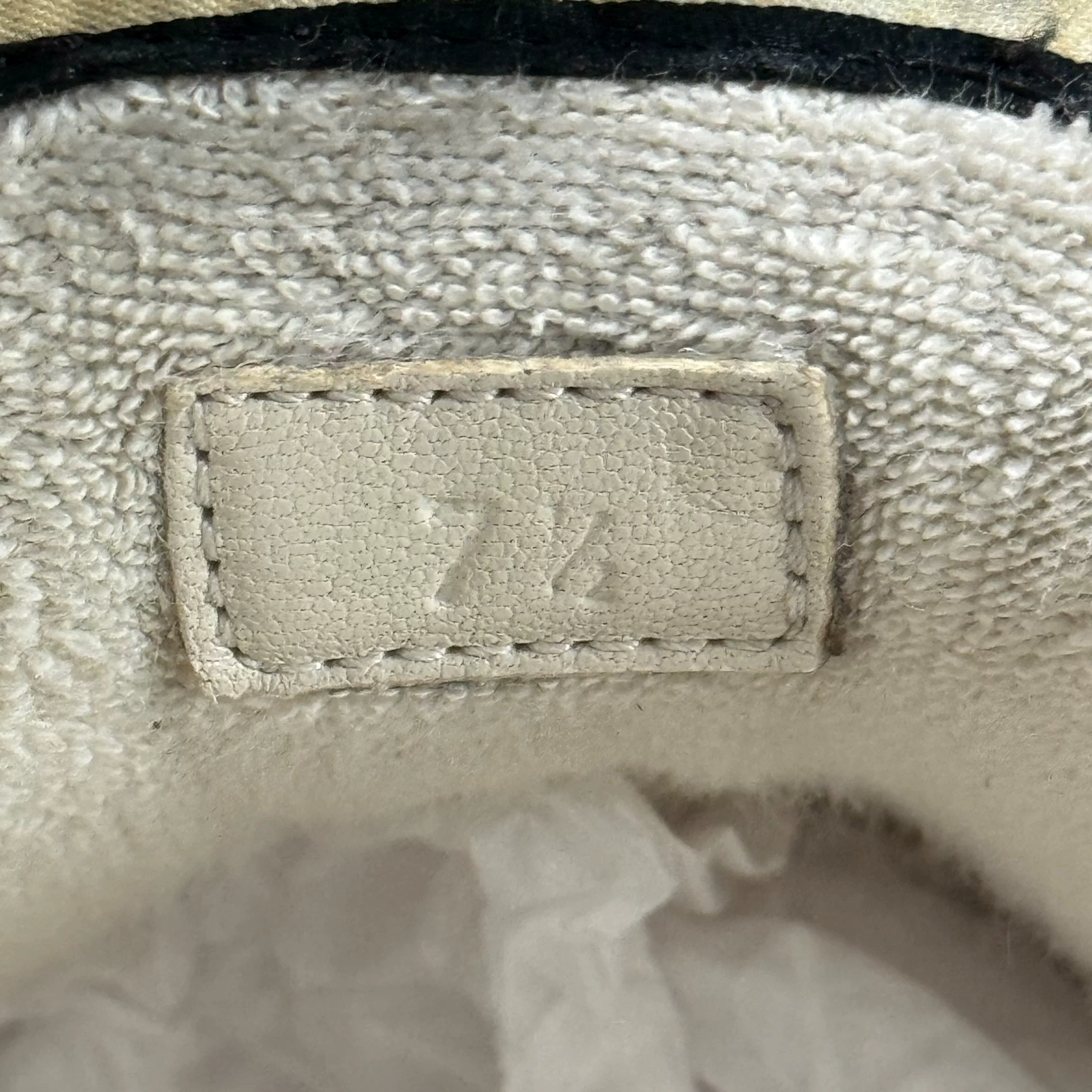 Gucci Green Beige GG Sneakers — label