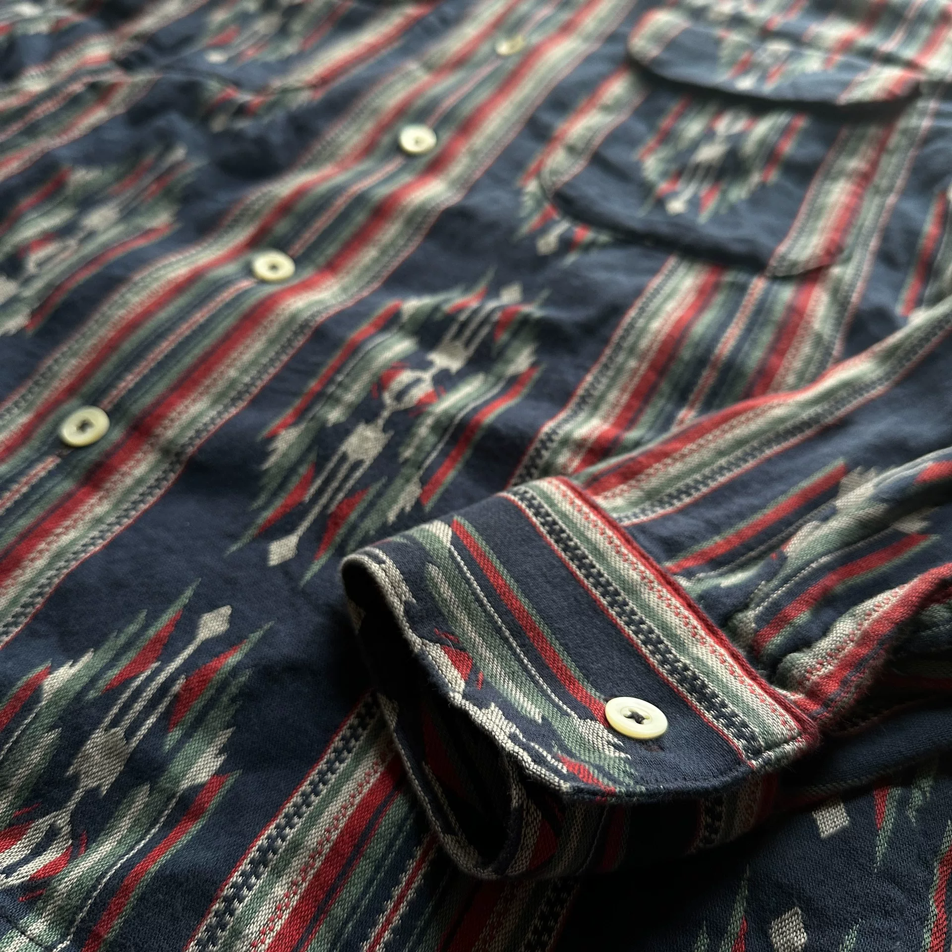 Jelado Vintage Long-Sleeve Shirt — detail