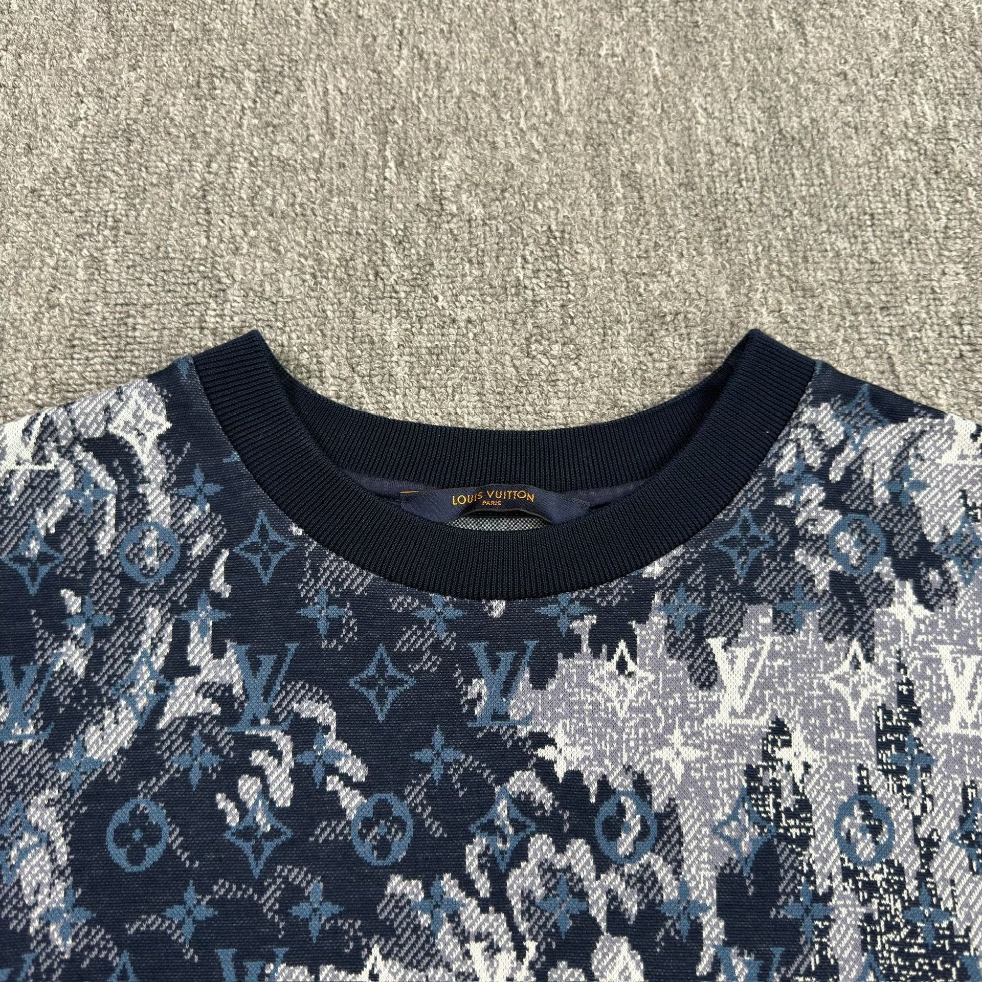 Louis Vuitton Tapestry Print Short-Sleeve — detail