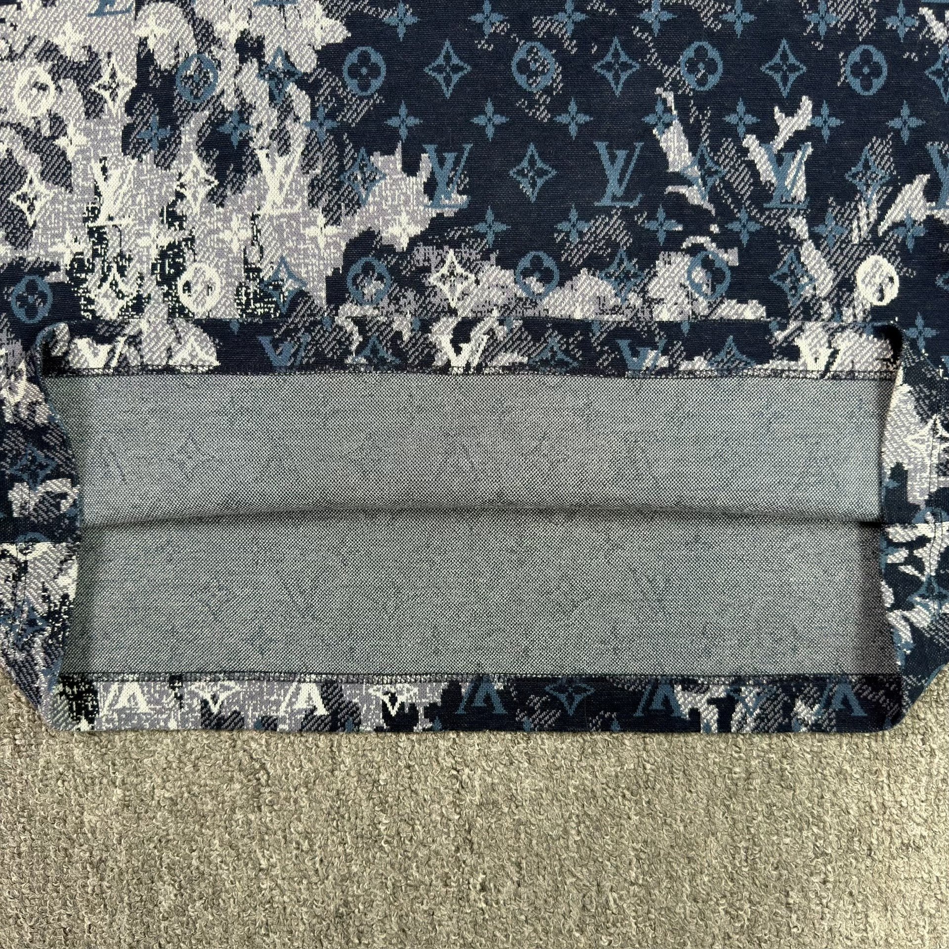 Louis Vuitton Tapestry Print Short-Sleeve — label