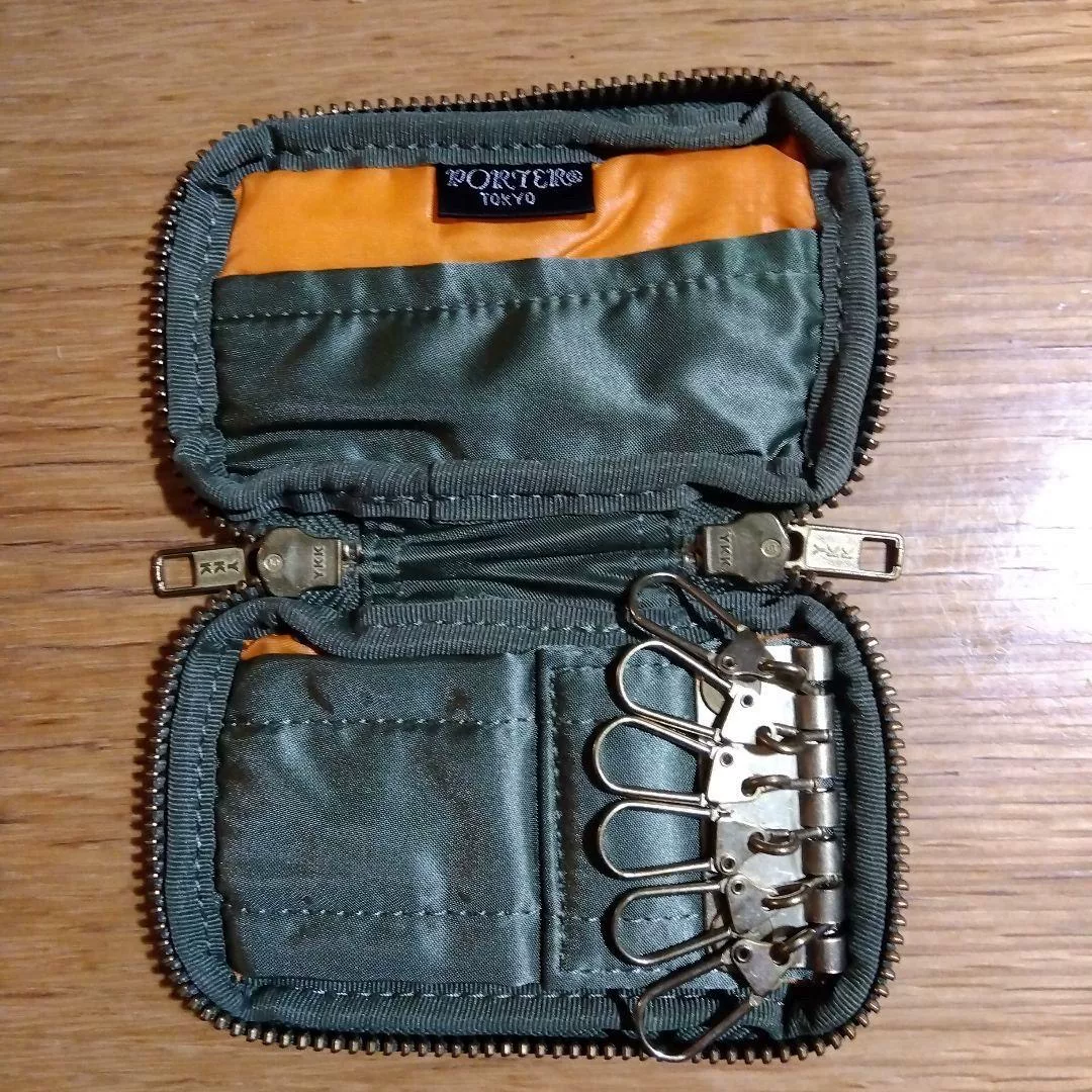 Green Porter 6-Compartment Key Case — detail