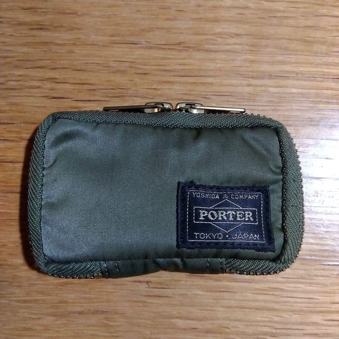 Green Porter 6-Compartment Key Case