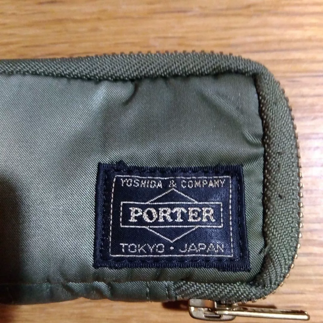 Green Porter 6-Compartment Key Case — label