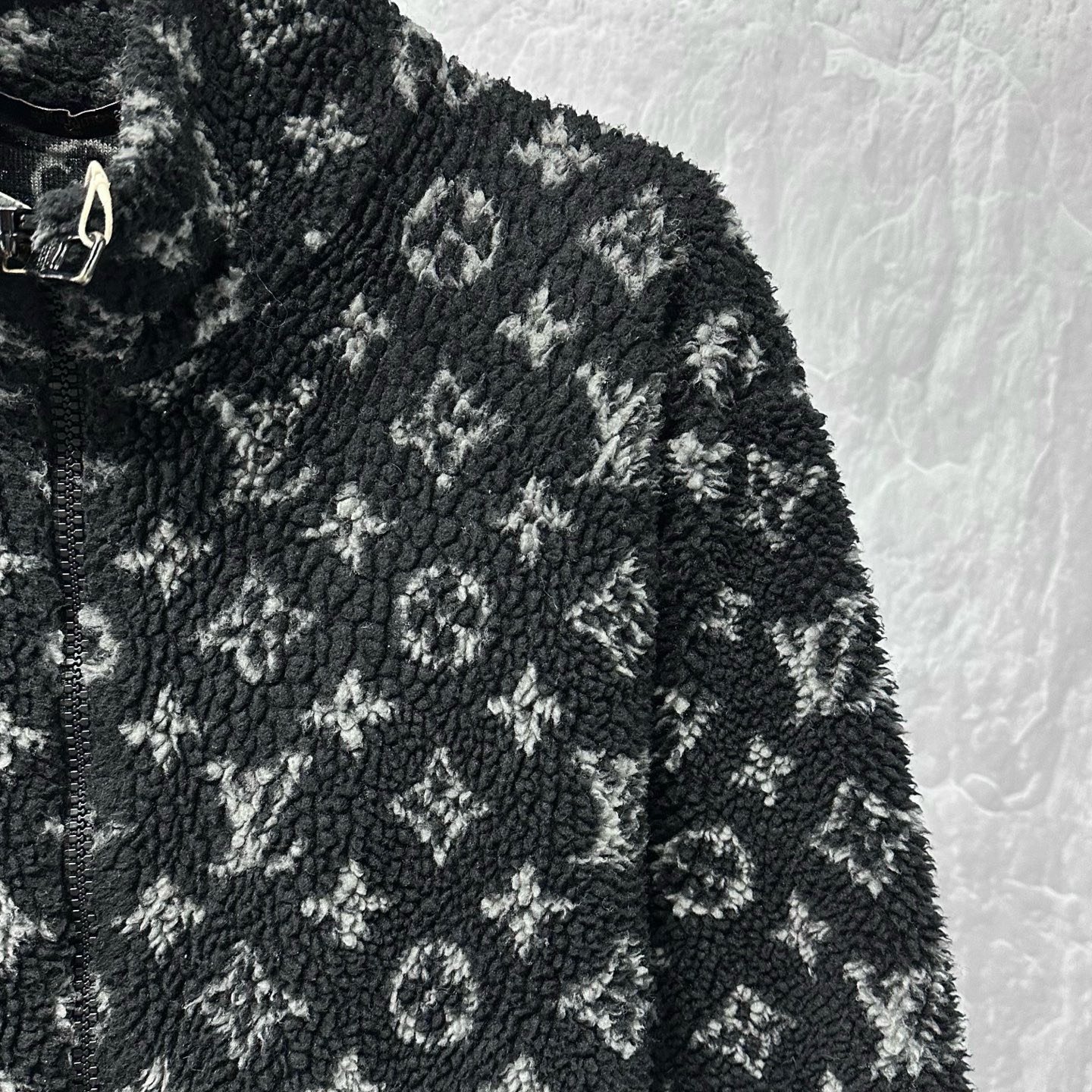 Louis Vuitton Monogram Jacket M — detail