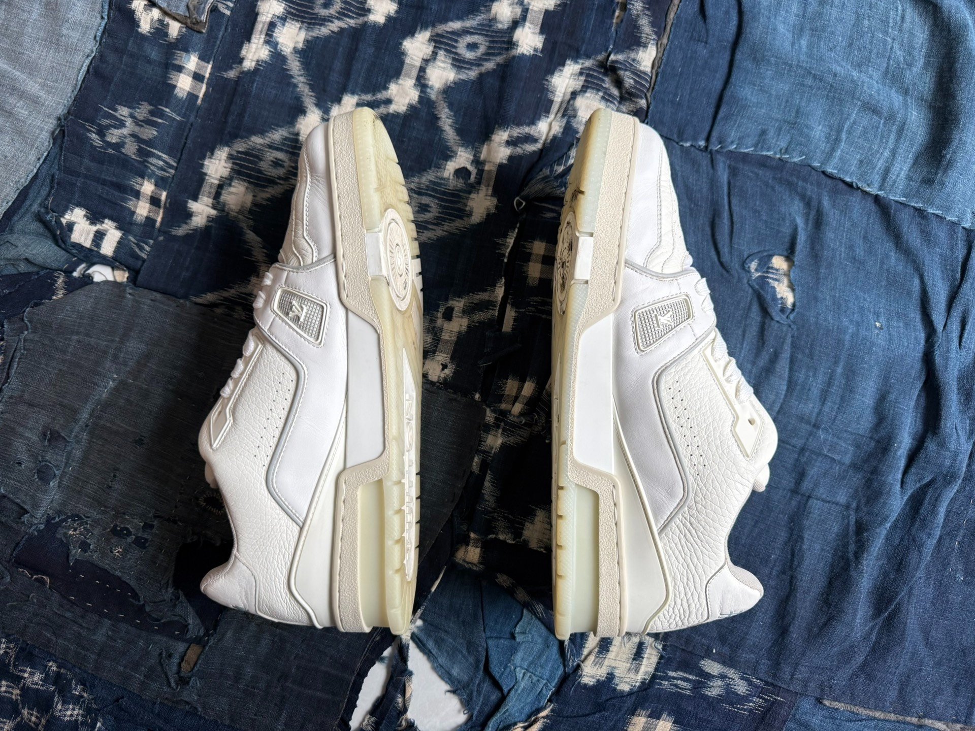 Louis Vuitton LV Trainer White Cement — detail
