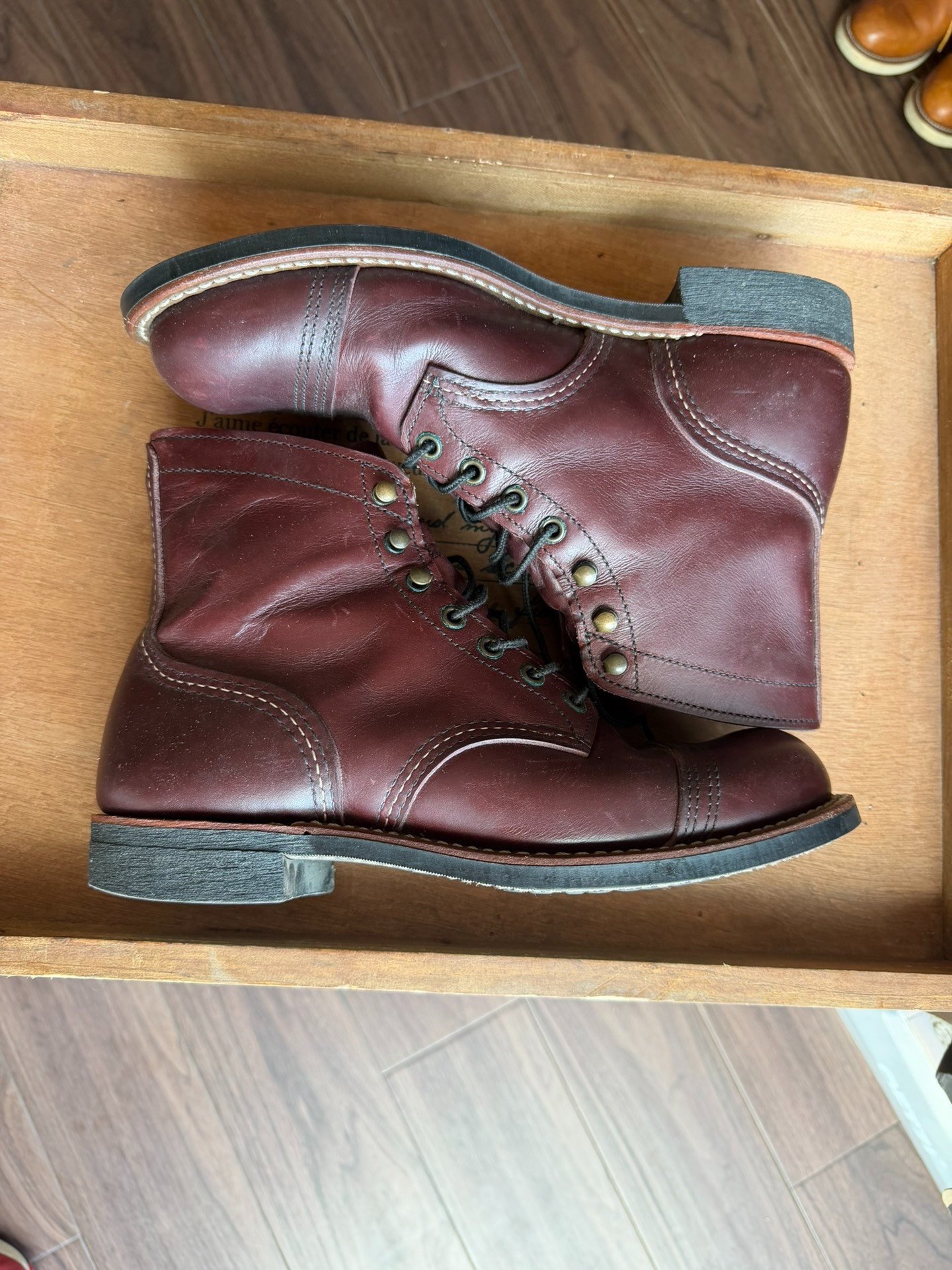 Red Wing 8119 7.5D Leather Boots — detail