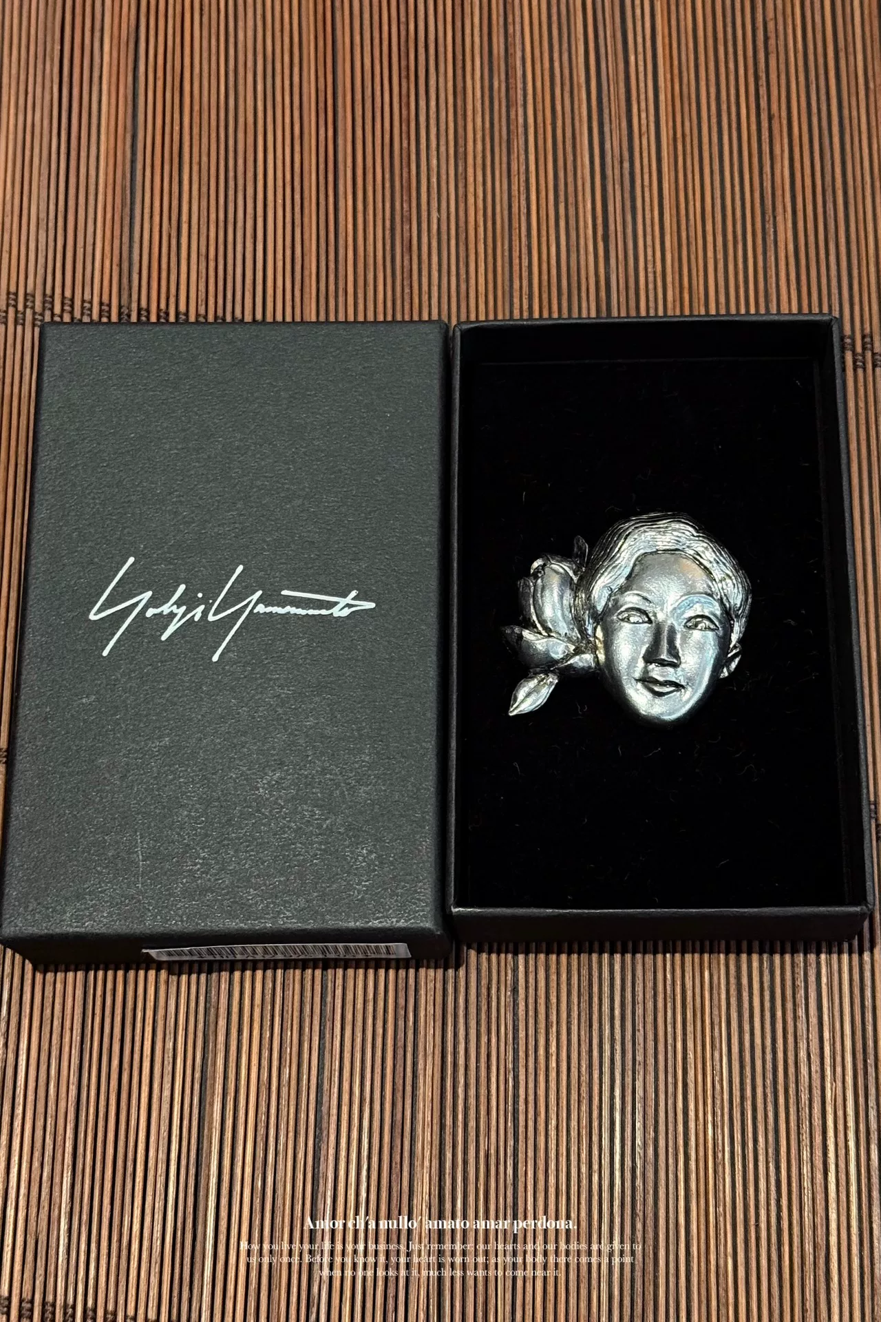 Yohji Yamamoto 2019ss Floral Face Brooch — detail