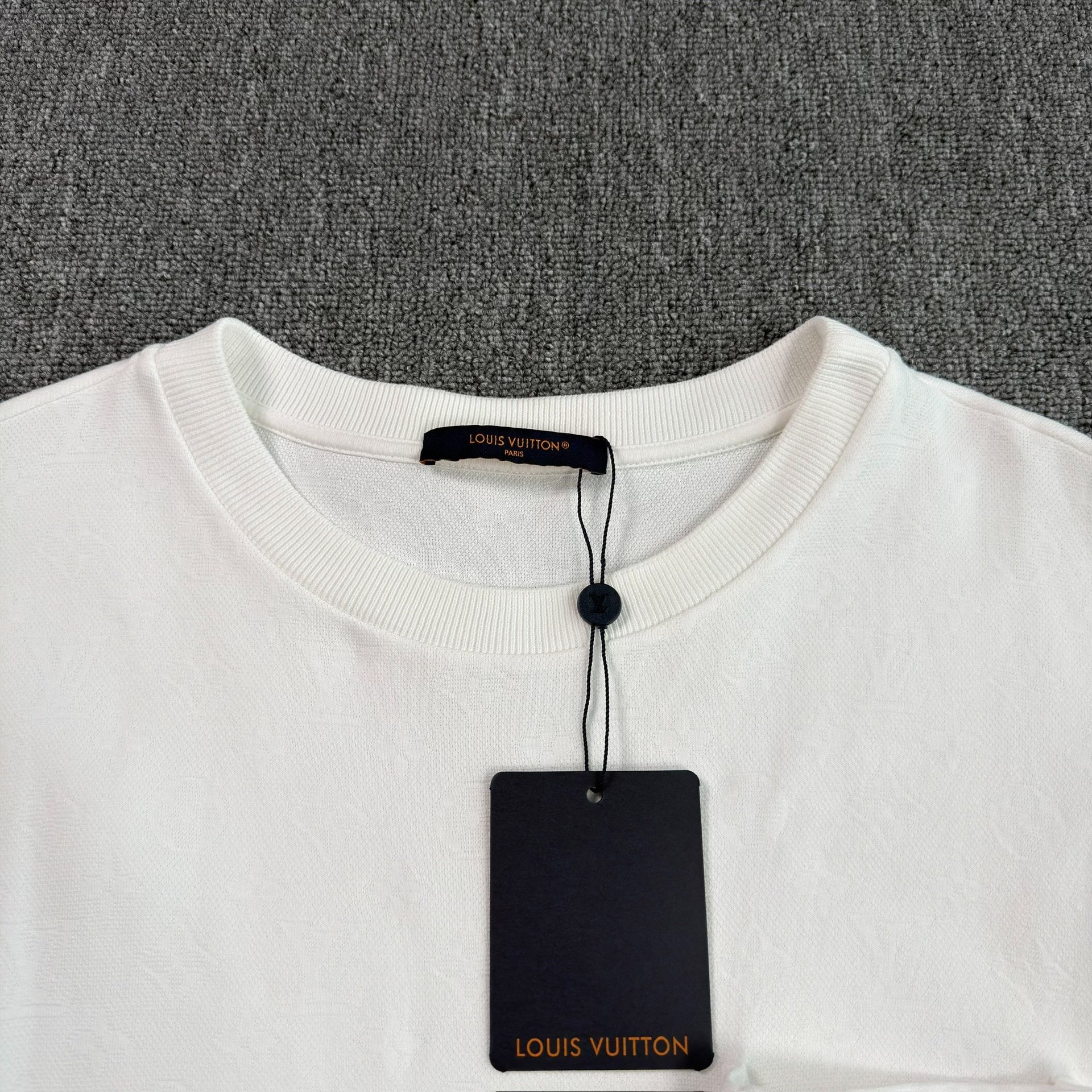 Louis Vuitton White Short-Sleeve T-Shirt — detail