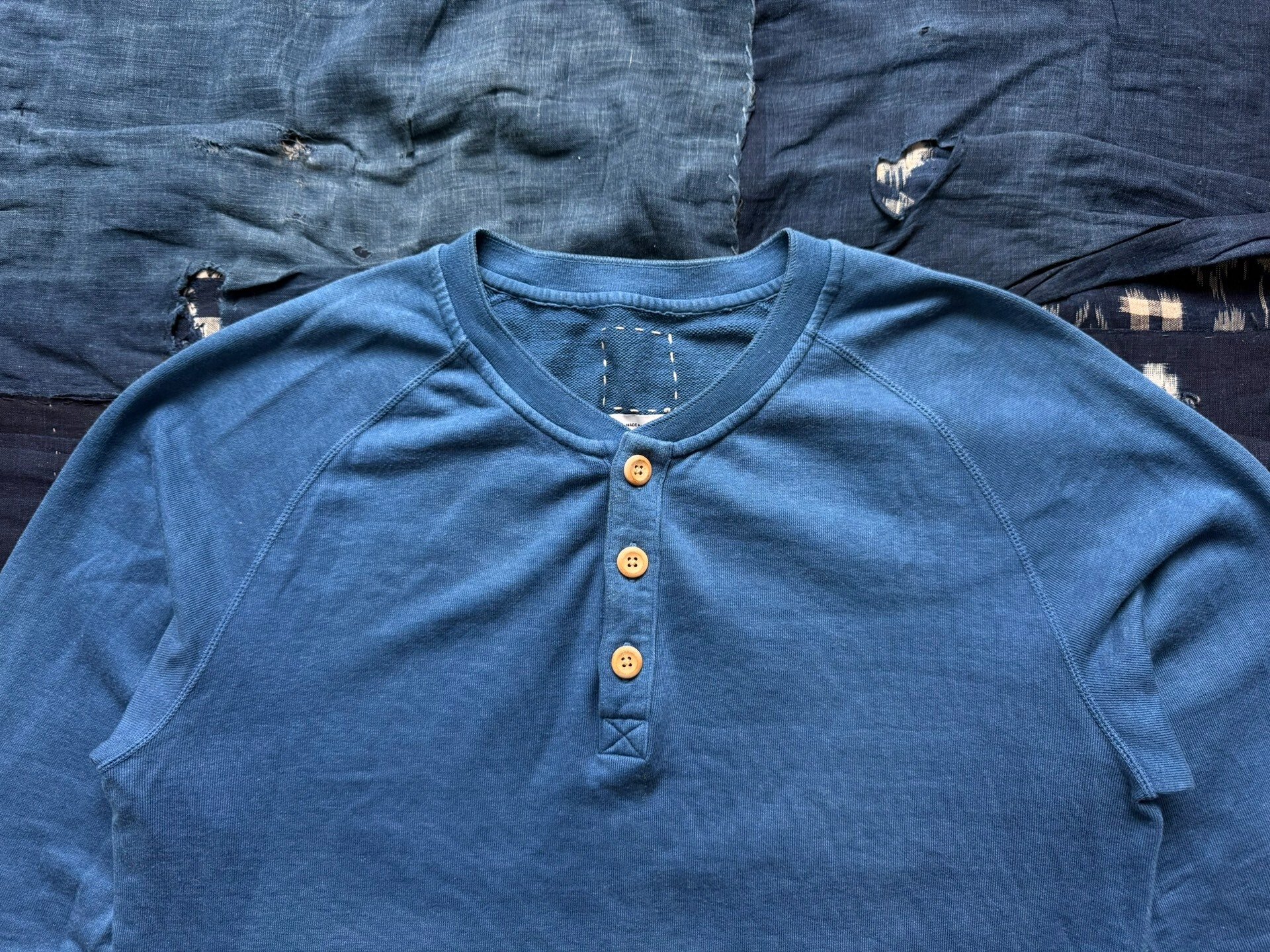 visvim 16ss Indigo Raglan Henley GIZA — detail