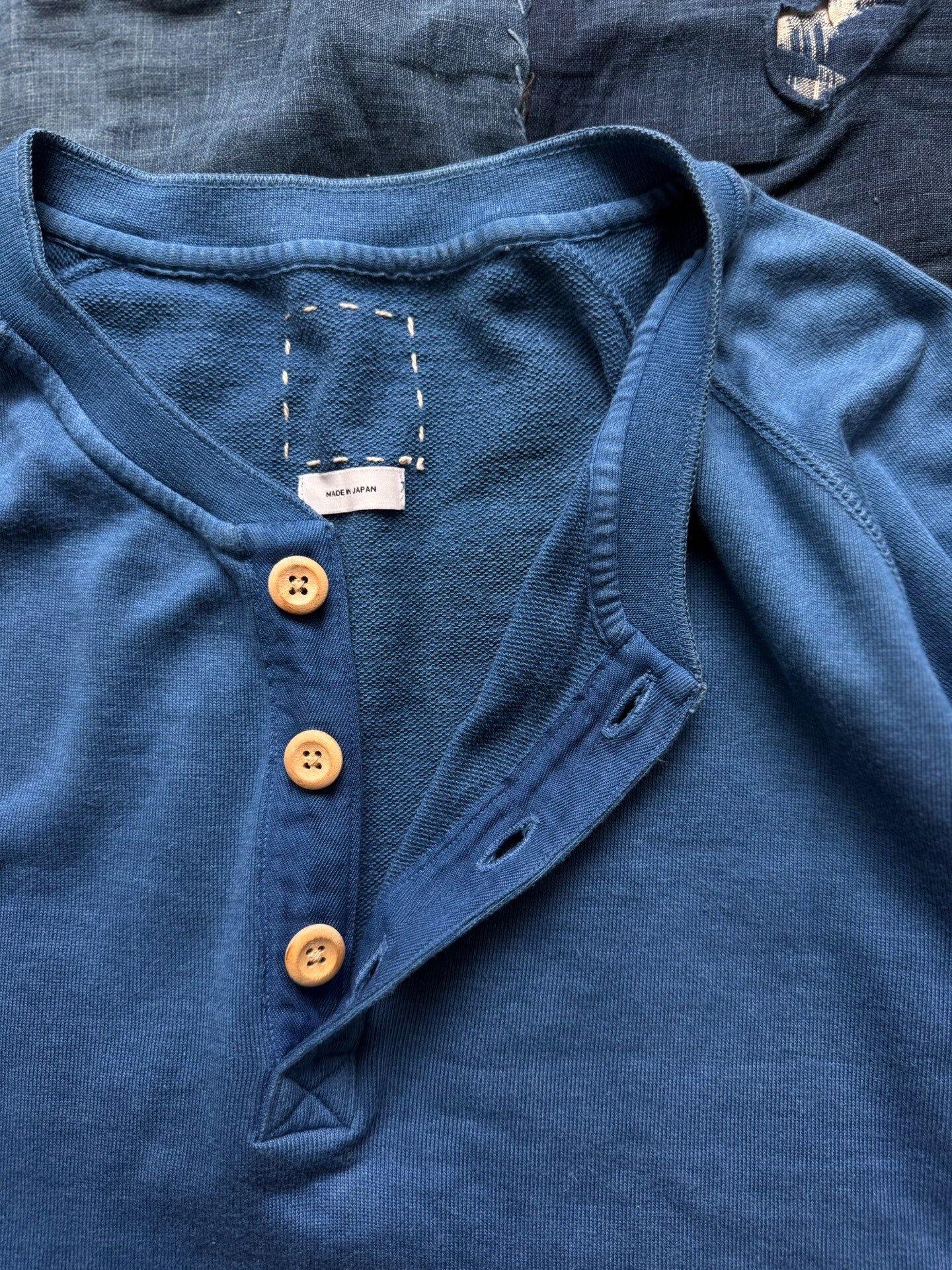 visvim 16ss Indigo Raglan Henley GIZA — label