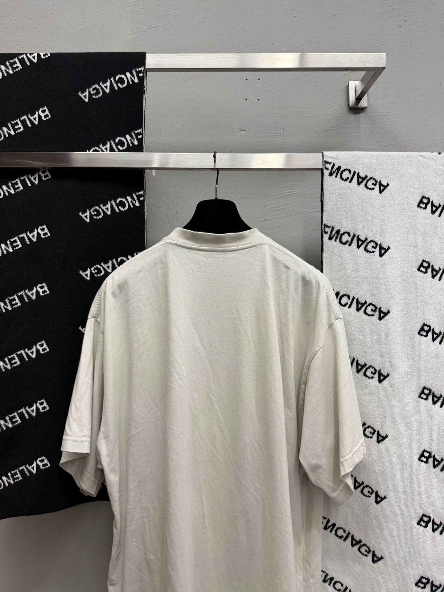 Balenciaga Apple Logo Short-Sleeve T-Shirt — detail