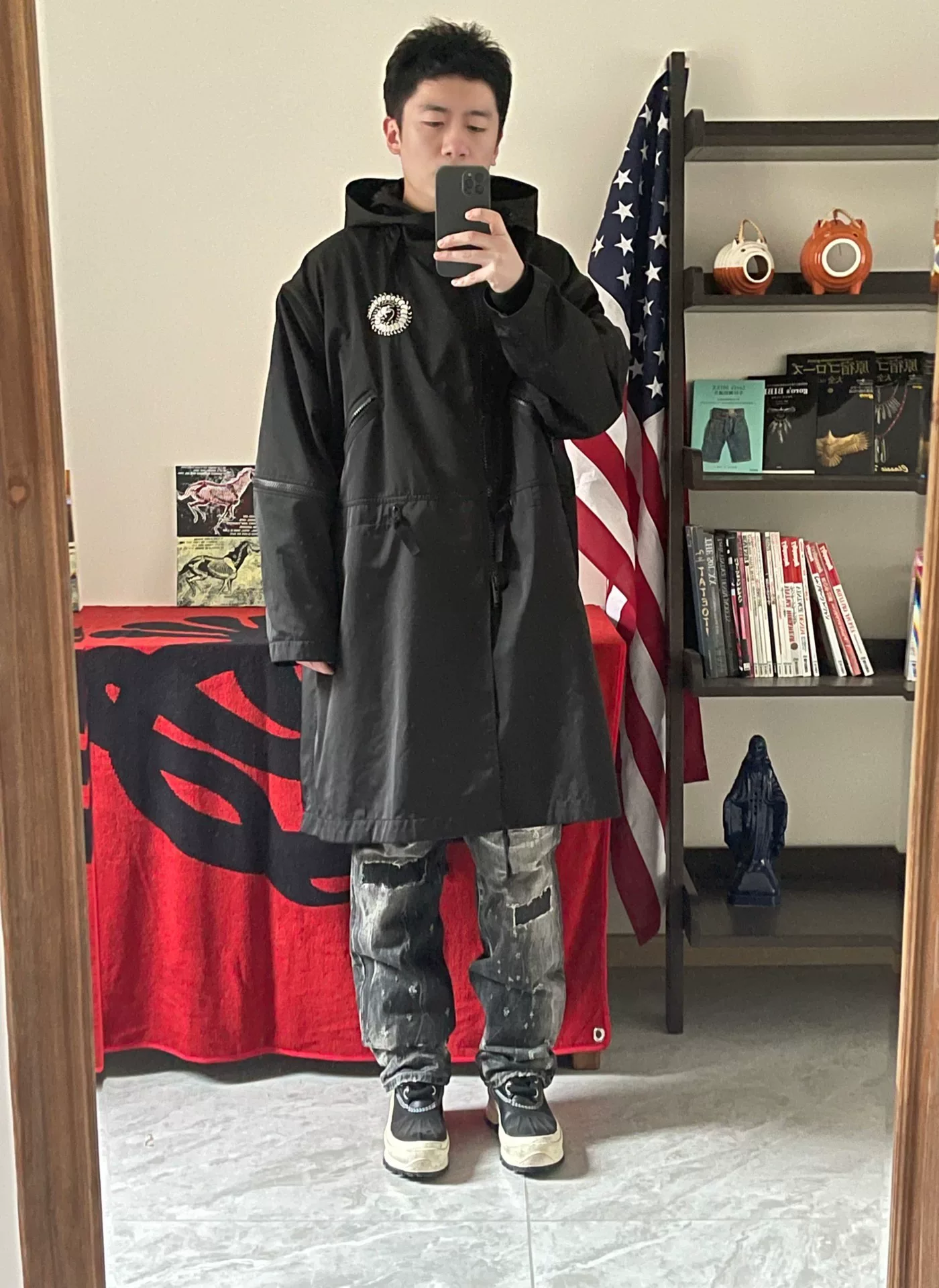 Undercover 20FW Spider's Web Castle Trench — detail