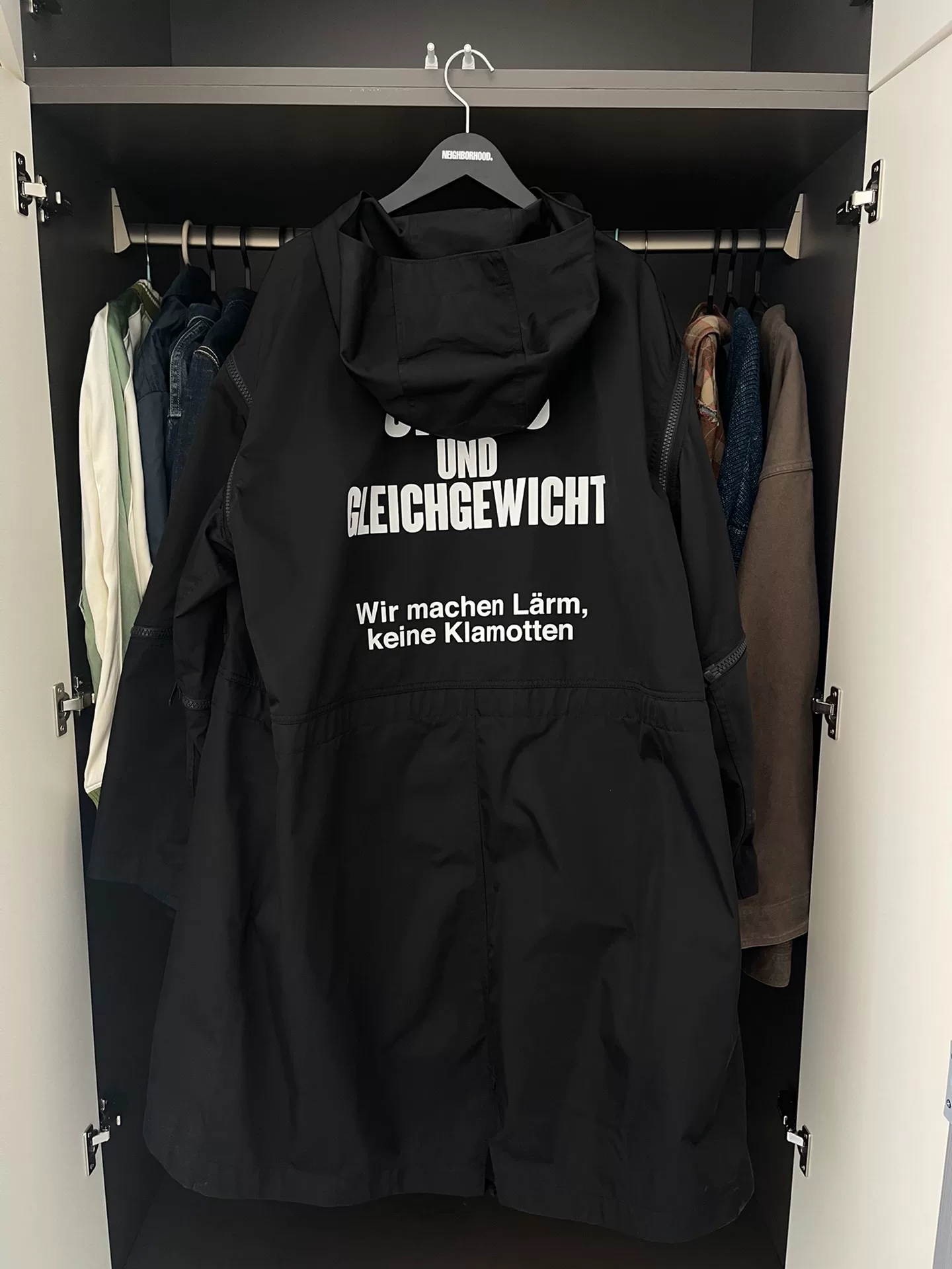 Undercover 20FW Spider's Web Castle Trench — front