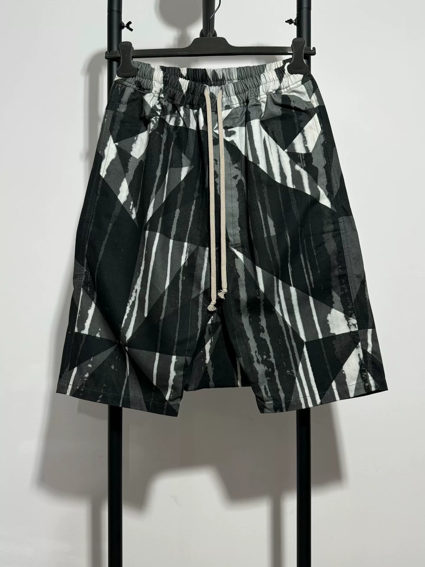 Rick Owens Geometric Pattern Capri Shorts