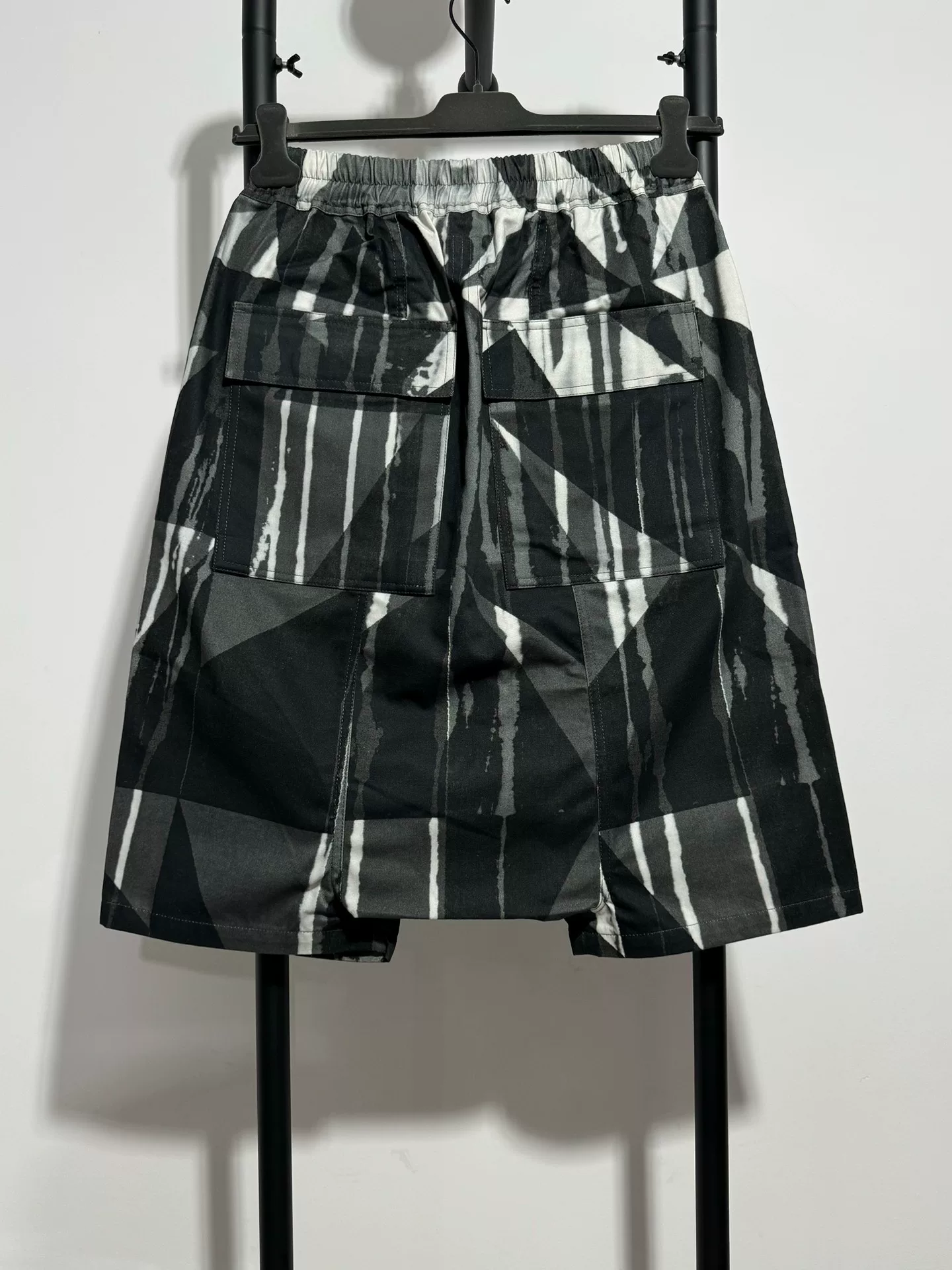 Rick Owens Geometric Pattern Capri Shorts — front