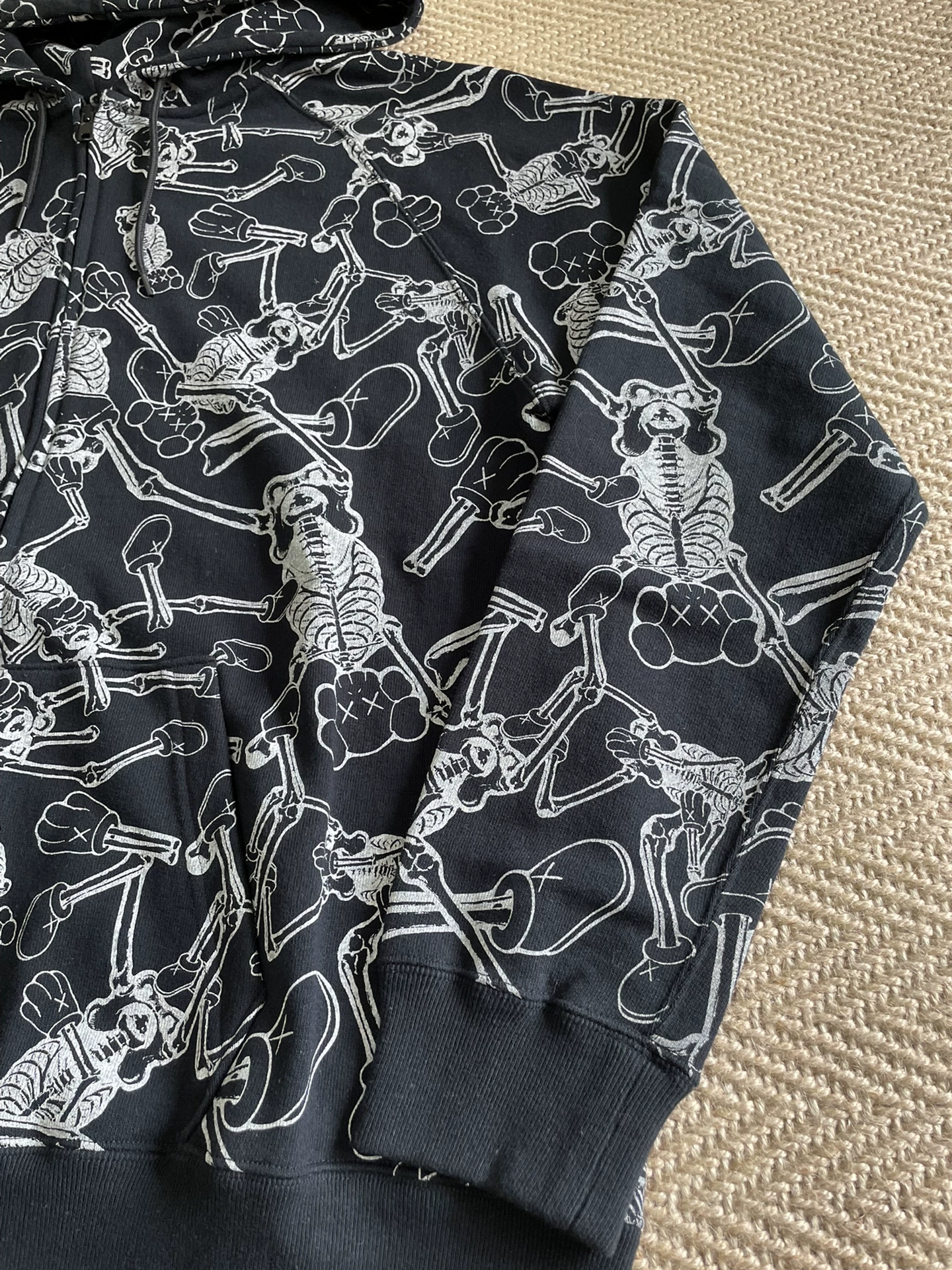 OriginalFake KAWS Early Figure Hoodie — detail