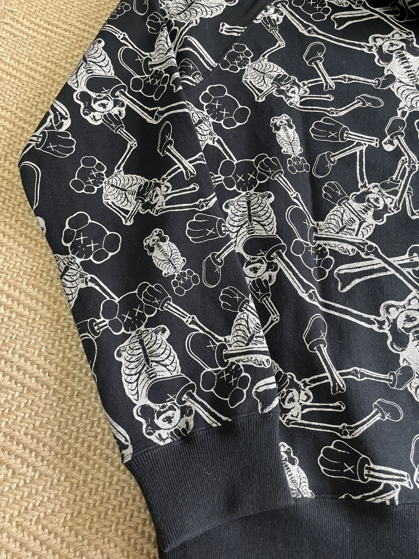 OriginalFake KAWS Early Figure Hoodie — label