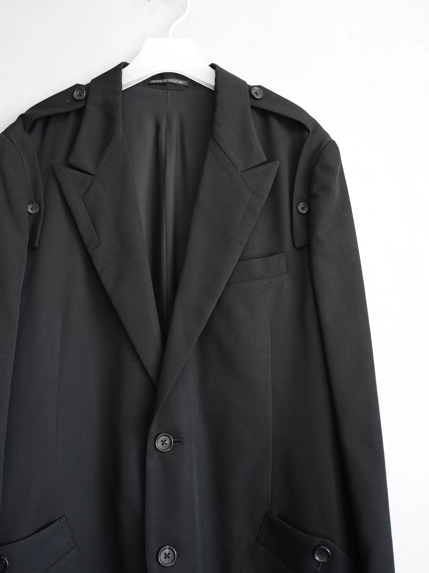 Yohji Yamamoto 24AW Epaulet Tuxedo Coat — detail
